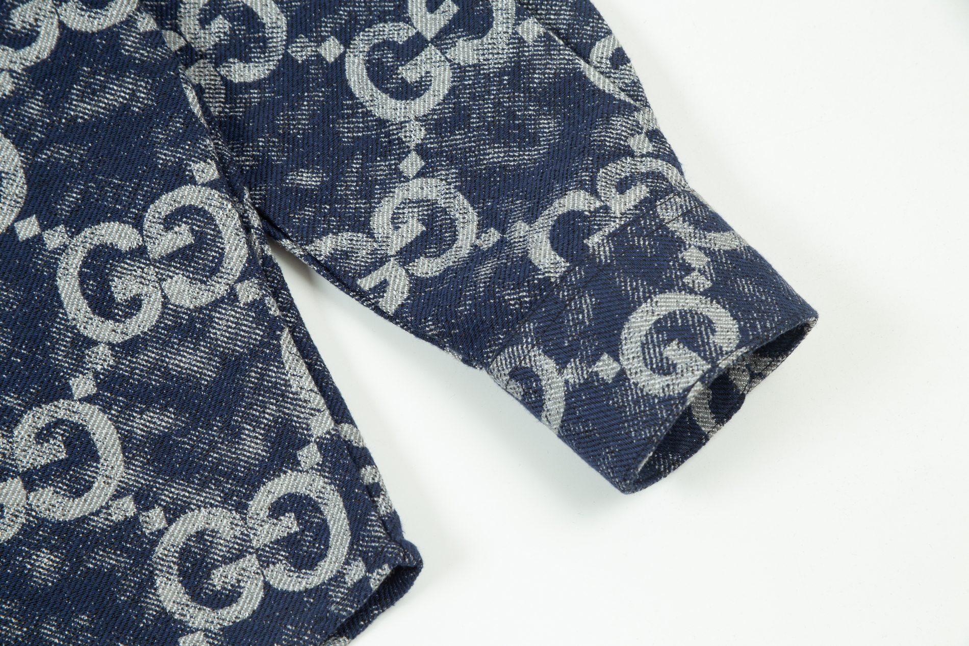 【GUCCI 公式旗艦店】グッチ  シャツ ご好評に付き再入荷 240716