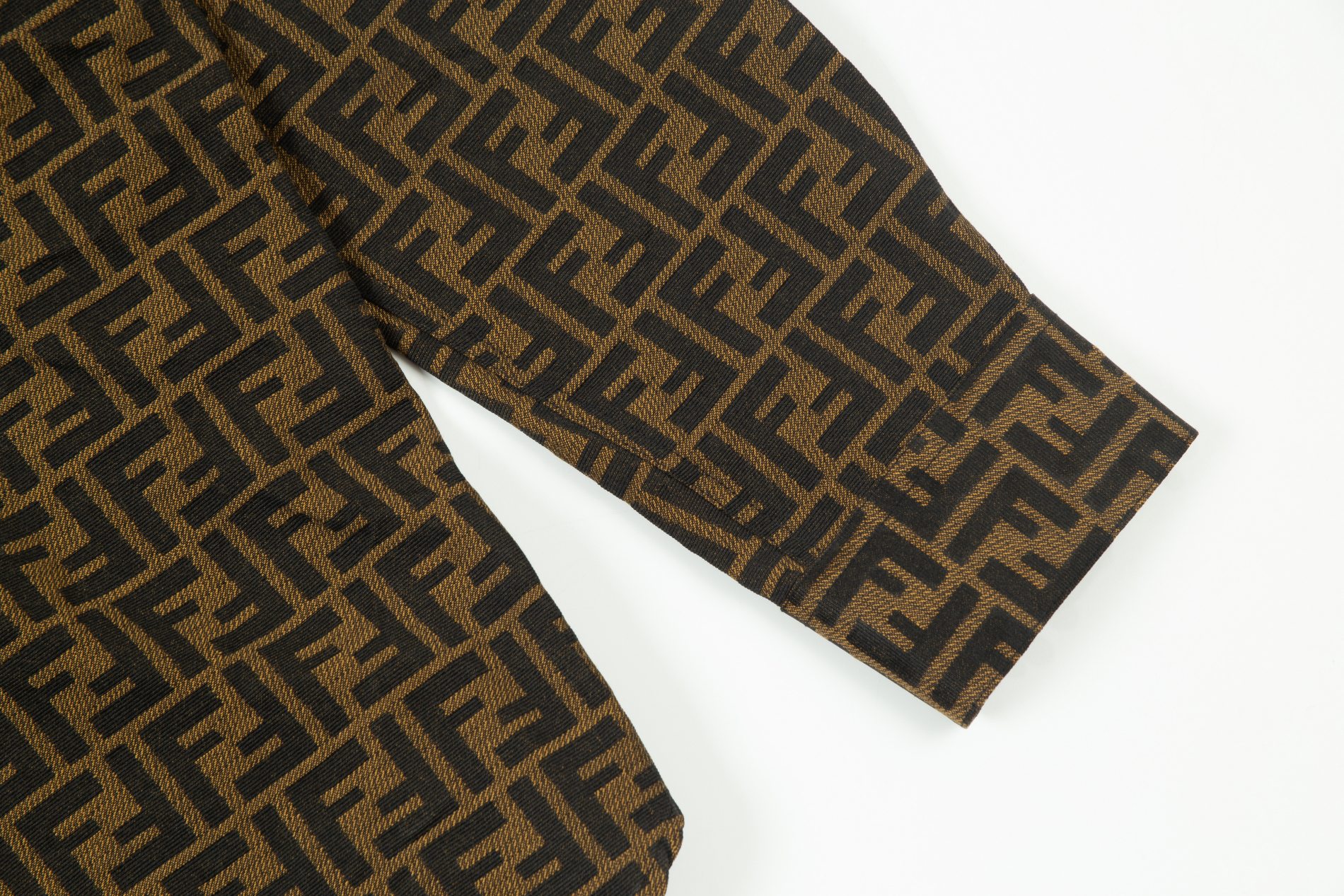 【FENDI 公式旗艦店】フェンディ  シャツ  ご好評に付き再入荷 240716