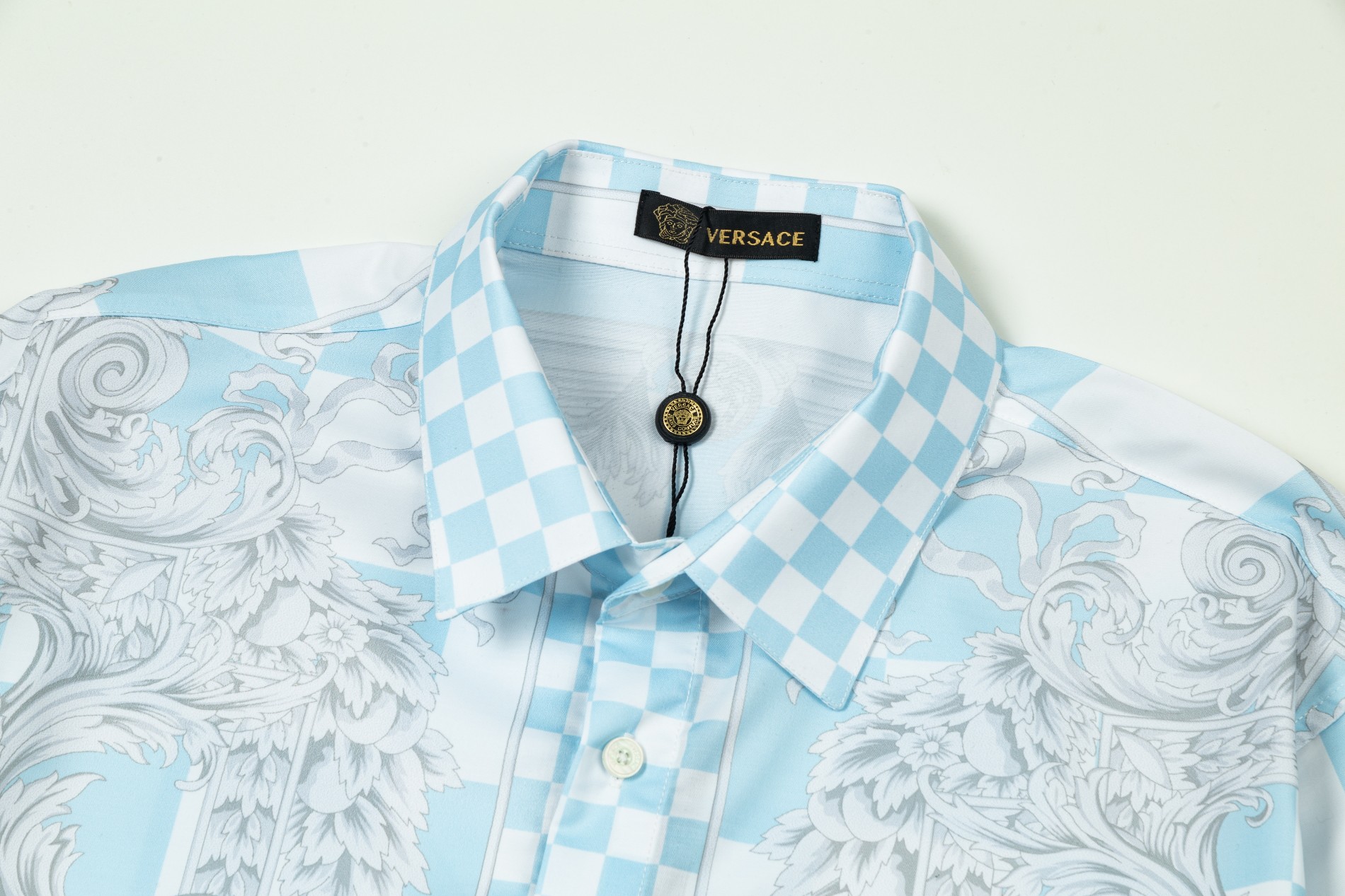 【VERSACE 公式旗艦店】ヴェルサーチ シャツ ご好評に付き再入荷 240716