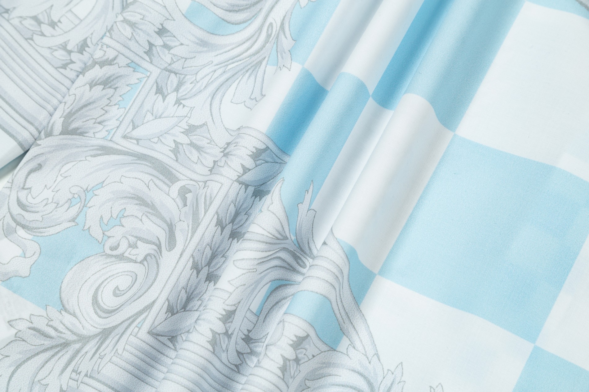 【VERSACE 公式旗艦店】ヴェルサーチ シャツ ご好評に付き再入荷 240716