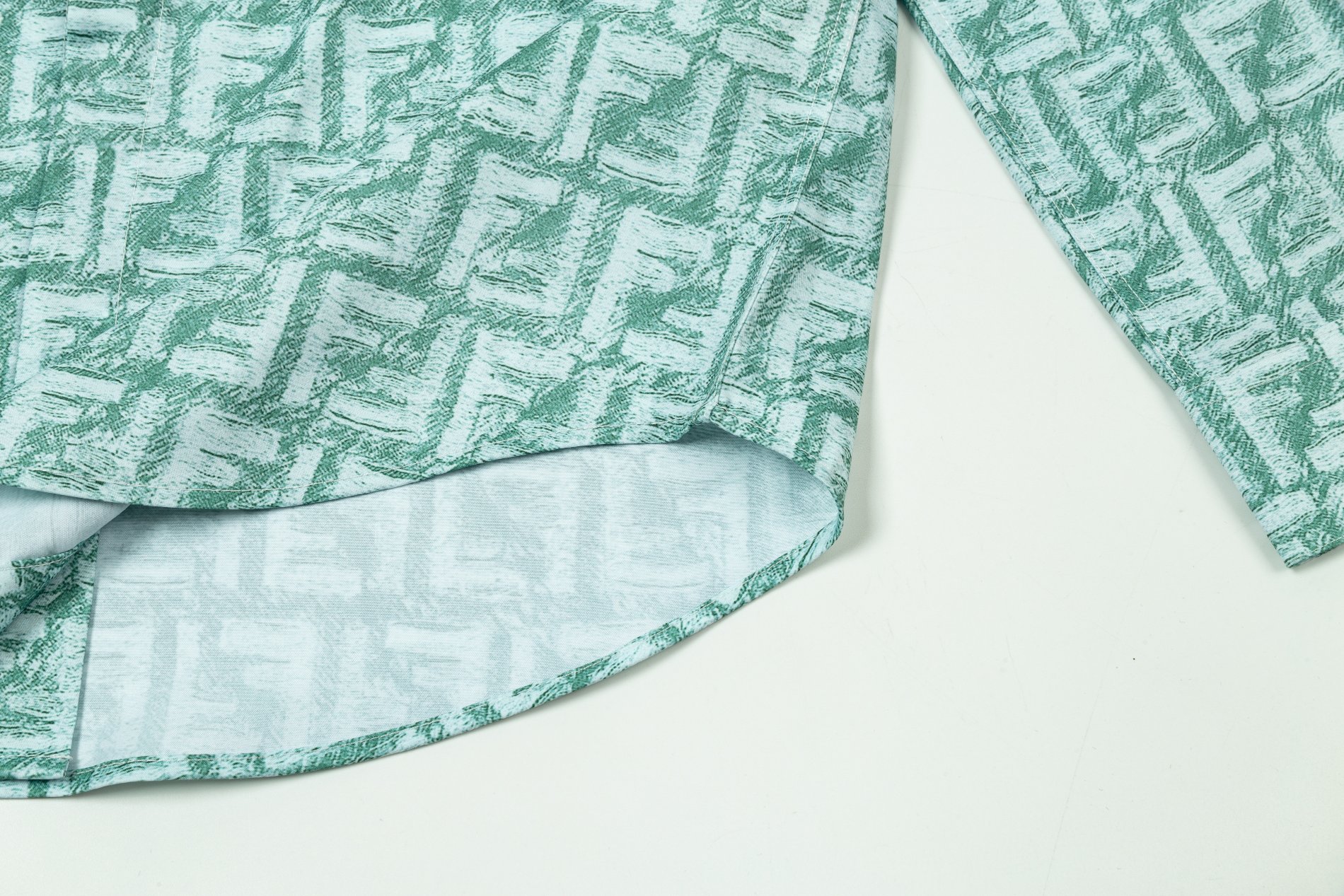 【FENDI 公式旗艦店】フェンディ  シャツ  ご好評に付き再入荷 240716