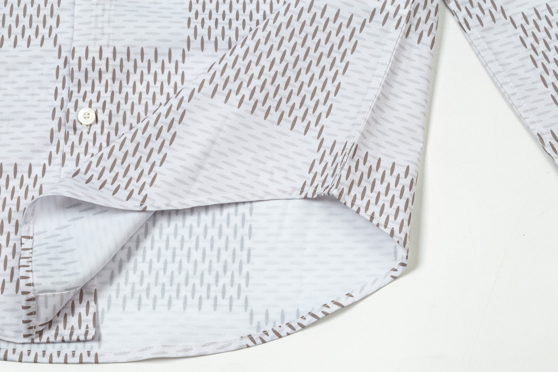 【LOUIS VUITTON 公式旗艦店】ルイヴィトン  シャツ  ご好評に付き再入荷 240715