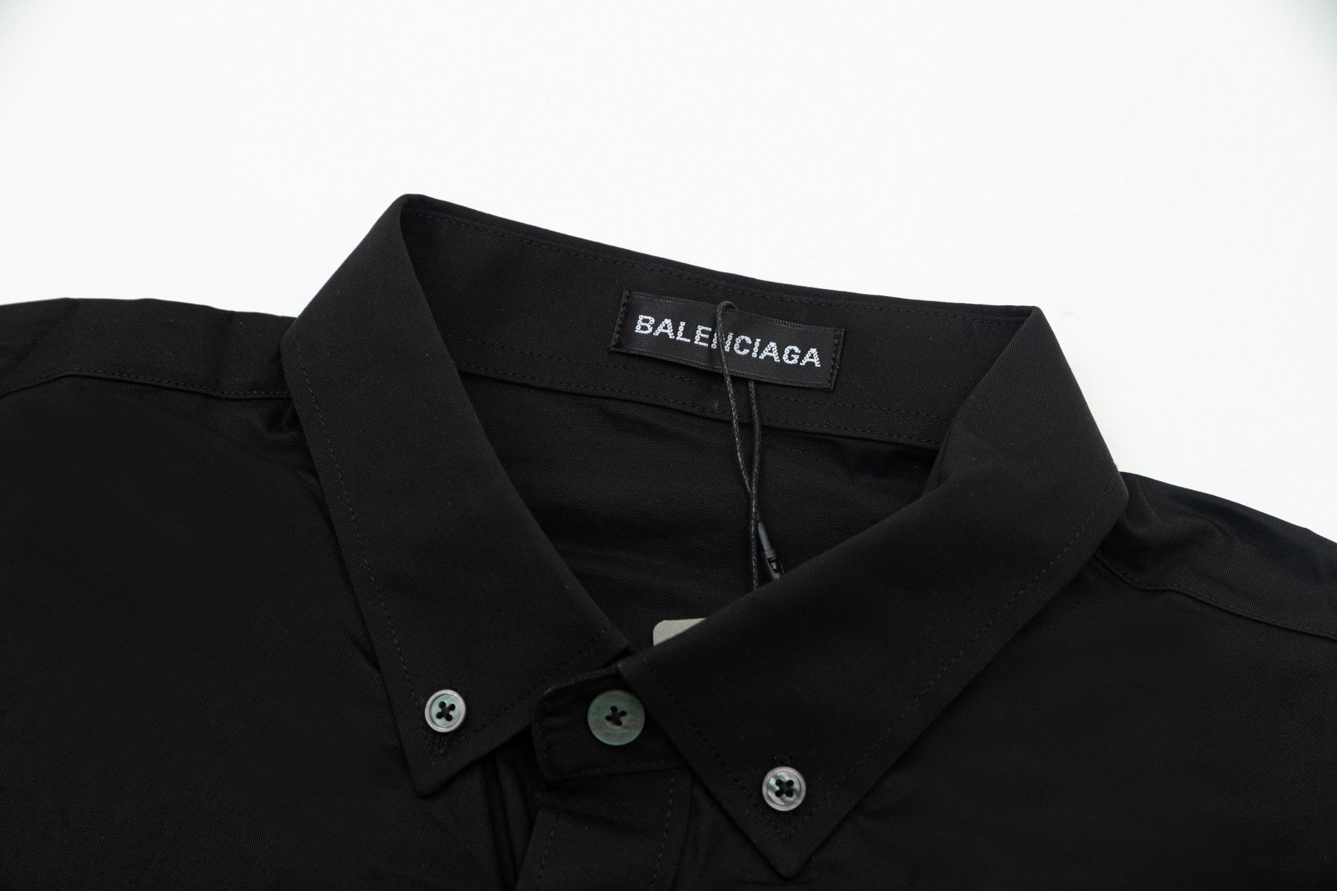【BALENCIAGA 公式旗艦店】バレンシアガ  シャツ  ご好評に付き再入荷 240715