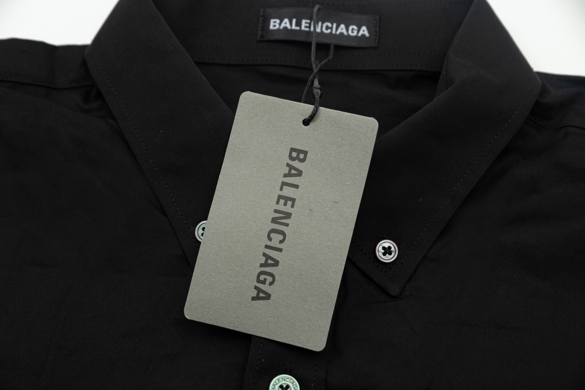 【BALENCIAGA 公式旗艦店】バレンシアガ  シャツ  ご好評に付き再入荷 240715