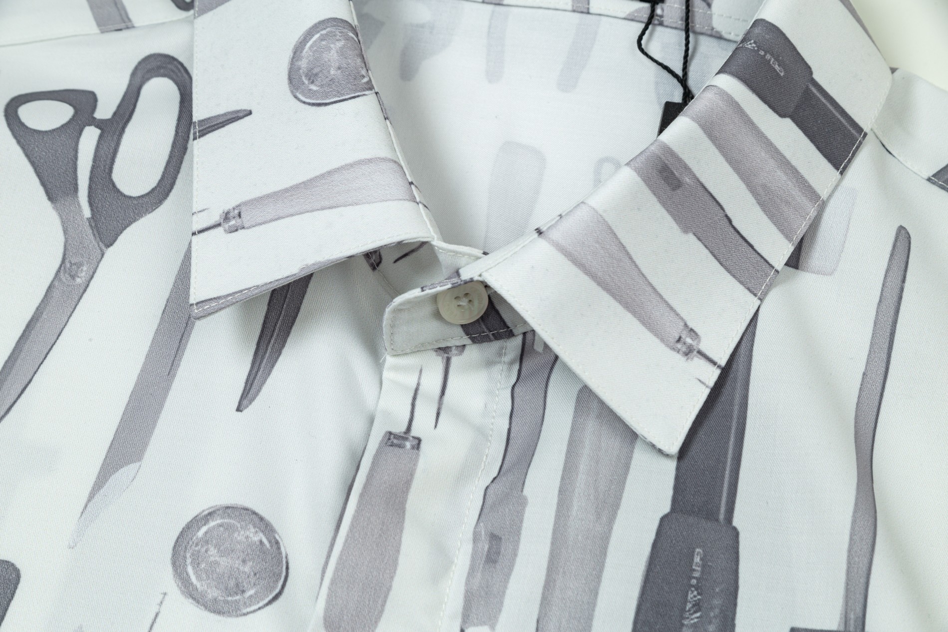 【FENDI 公式旗艦店】フェンディ  シャツ  ご好評に付き再入荷 240716