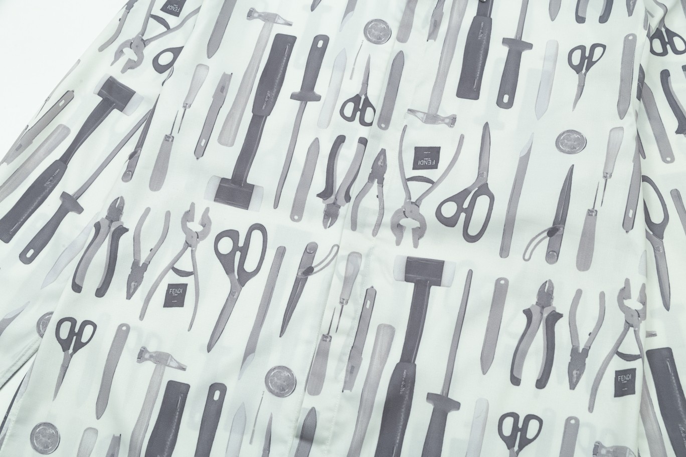 【FENDI 公式旗艦店】フェンディ  シャツ  ご好評に付き再入荷 240716