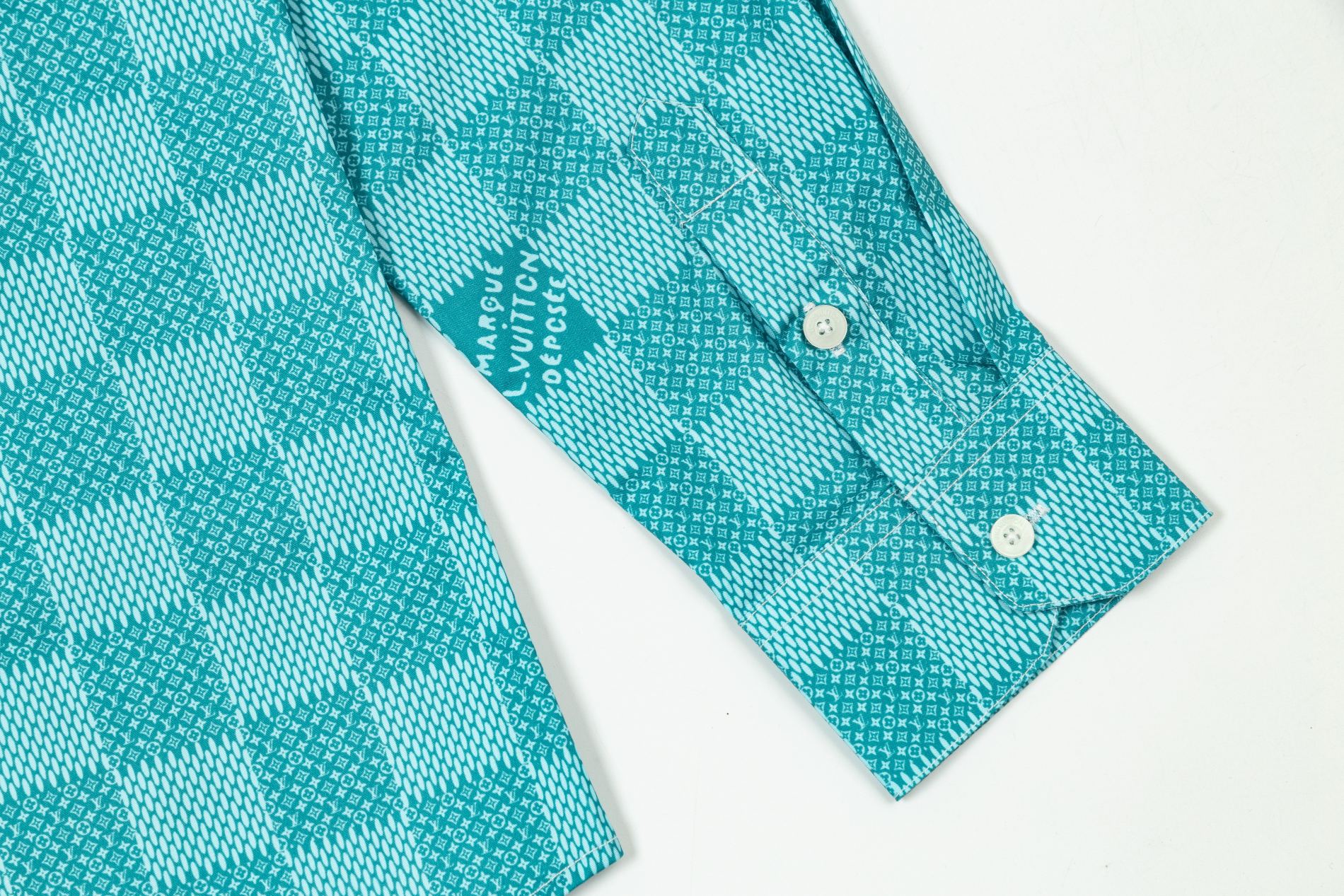 【LOUIS VUITTON 公式旗艦店】ルイヴィトン  シャツ  ご好評に付き再入荷 240715