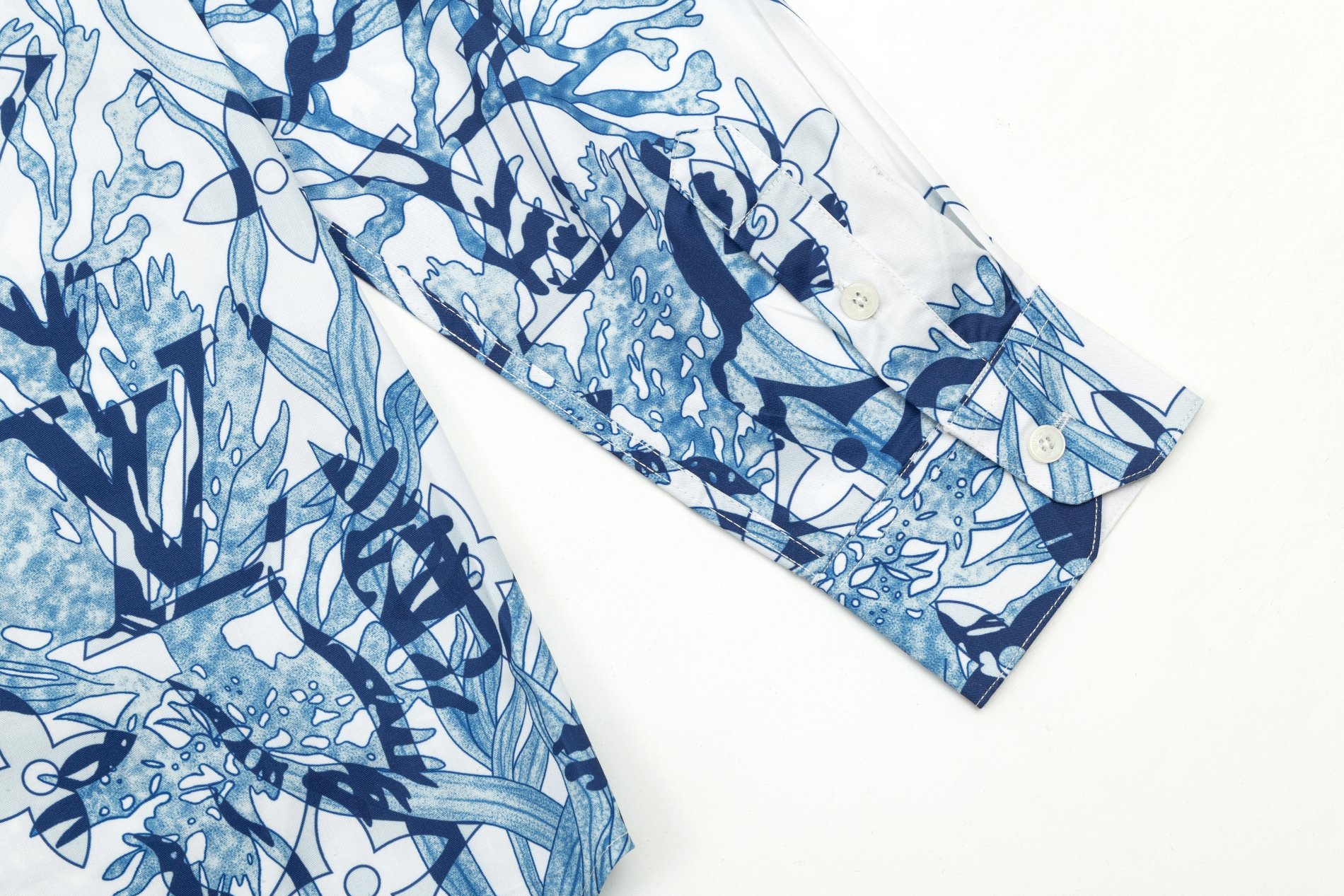 【LOUIS VUITTON 公式旗艦店】ルイヴィトン  シャツ  ご好評に付き再入荷 240715