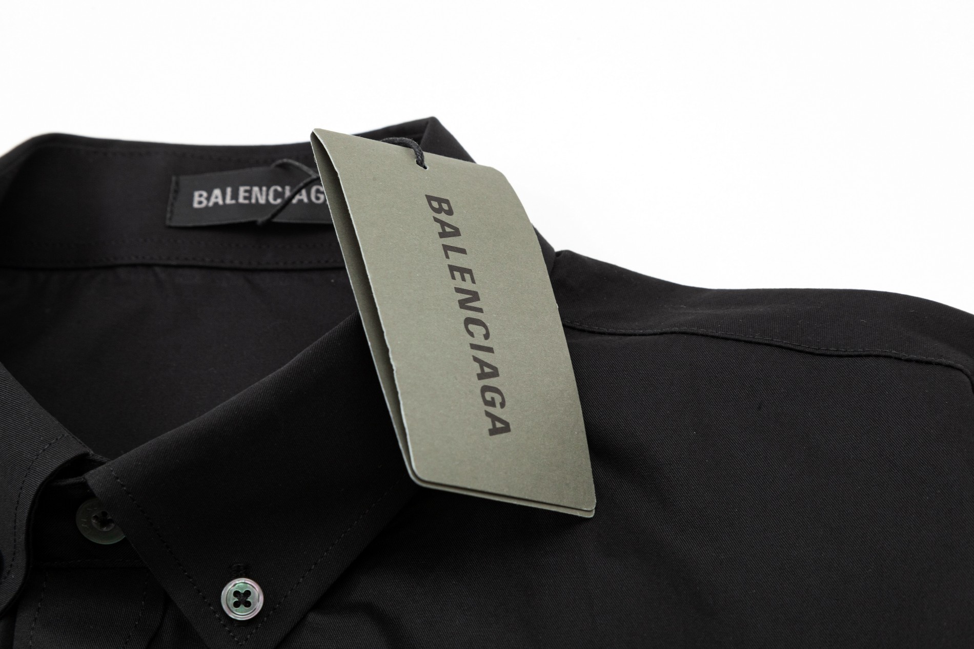 【BALENCIAGA 公式旗艦店】バレンシアガ  シャツ  ご好評に付き再入荷 240715