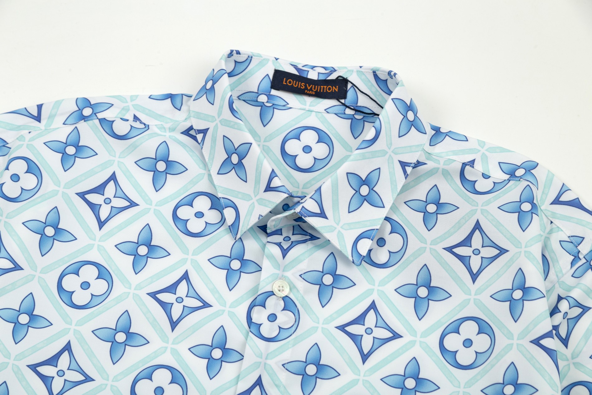 【LOUIS VUITTON 公式旗艦店】ルイヴィトン  シャツ  ご好評に付き再入荷 240803