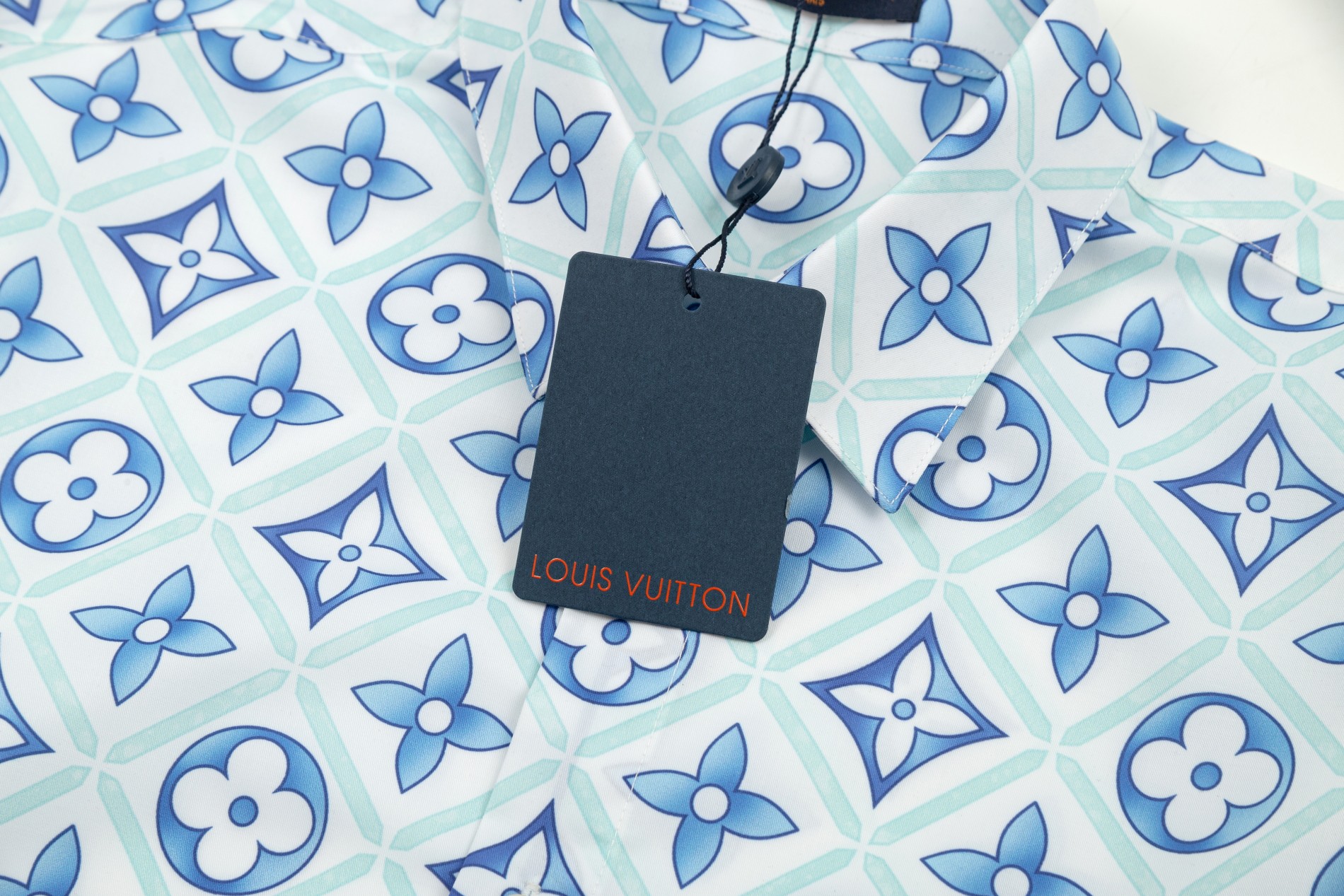 【LOUIS VUITTON 公式旗艦店】ルイヴィトン  シャツ  ご好評に付き再入荷 240803