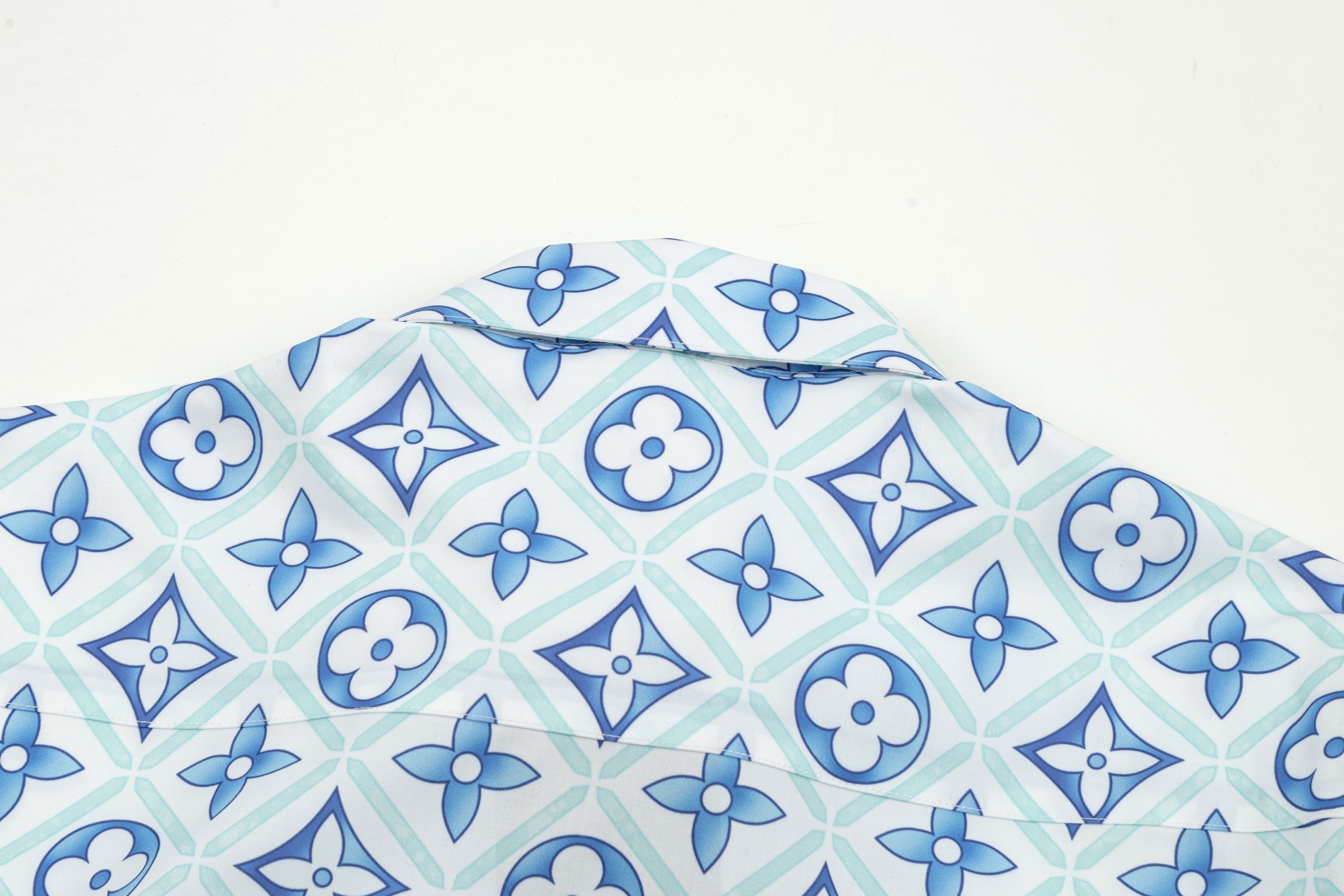 【LOUIS VUITTON 公式旗艦店】ルイヴィトン  シャツ  ご好評に付き再入荷 240803