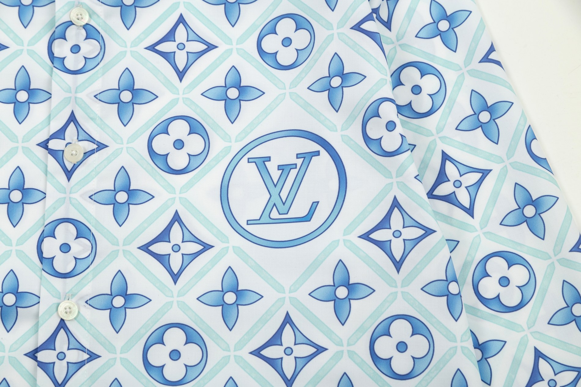 【LOUIS VUITTON 公式旗艦店】ルイヴィトン  シャツ  ご好評に付き再入荷 240803