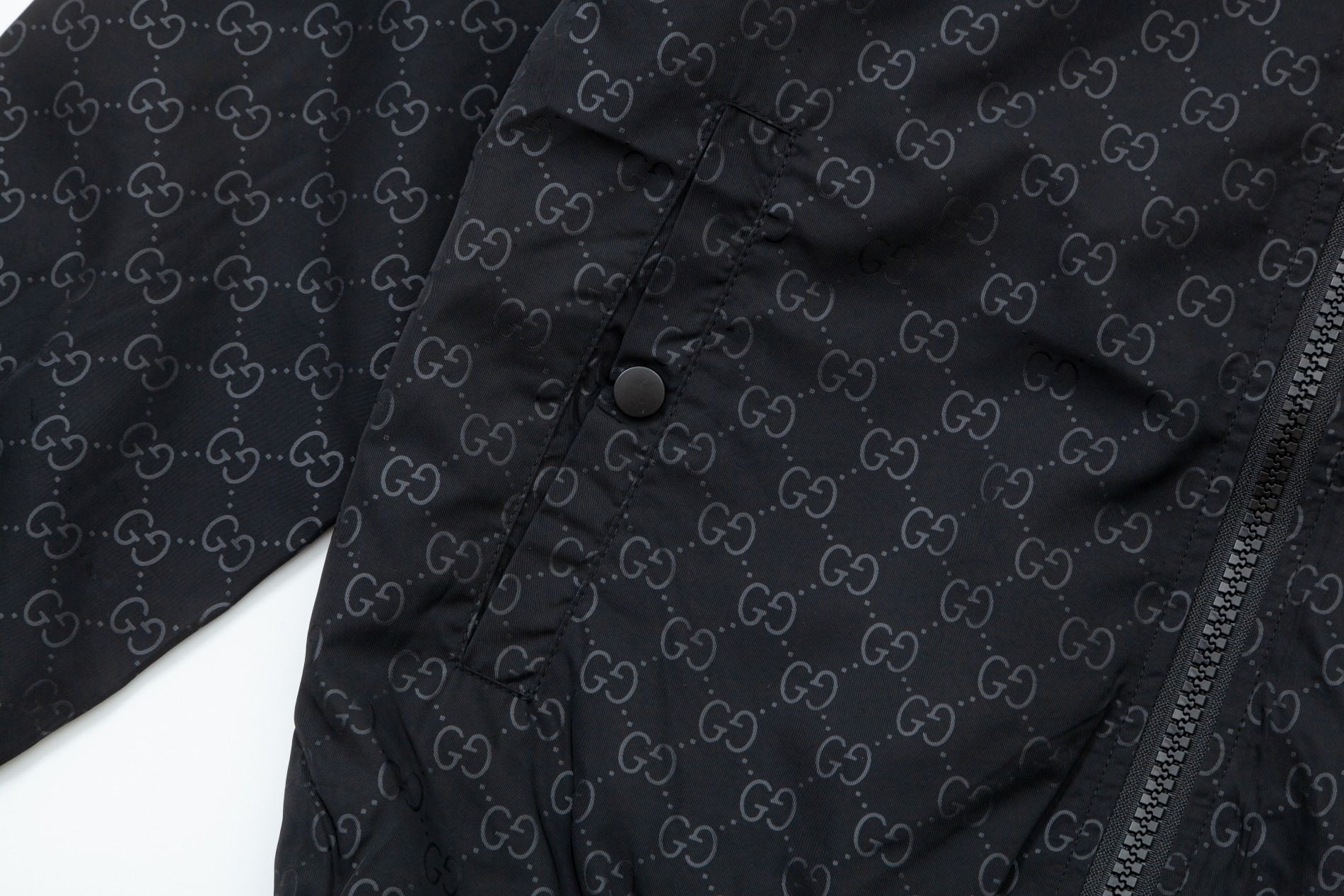 【MONCLER  公式旗艦店】モンクレール  ジャケット着 好評に付き再入荷 240826