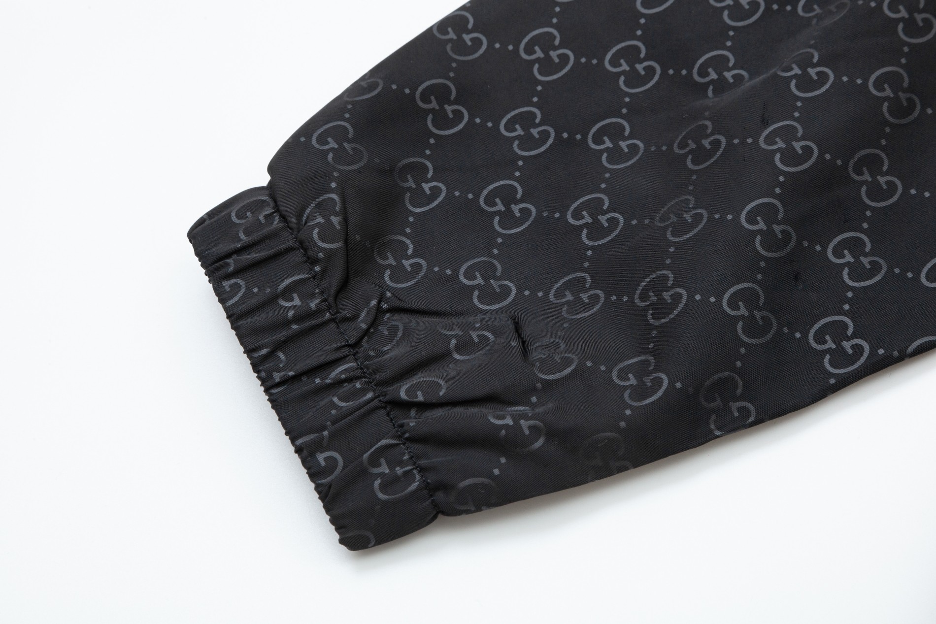 【MONCLER  公式旗艦店】モンクレール  ジャケット着 好評に付き再入荷 240826