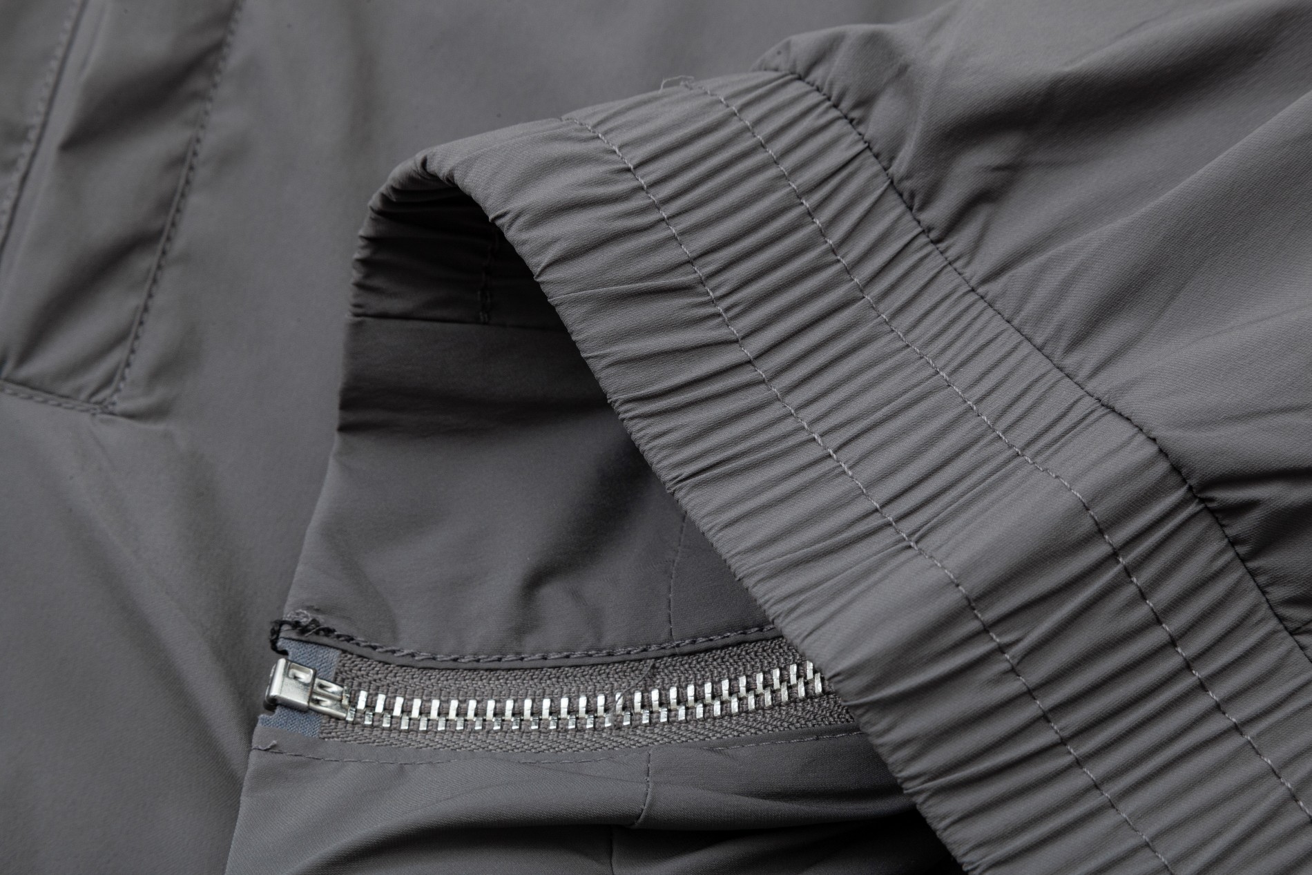 【MONCLER  公式旗艦店】モンクレール  ジャケット着 好評に付き再入荷 240826