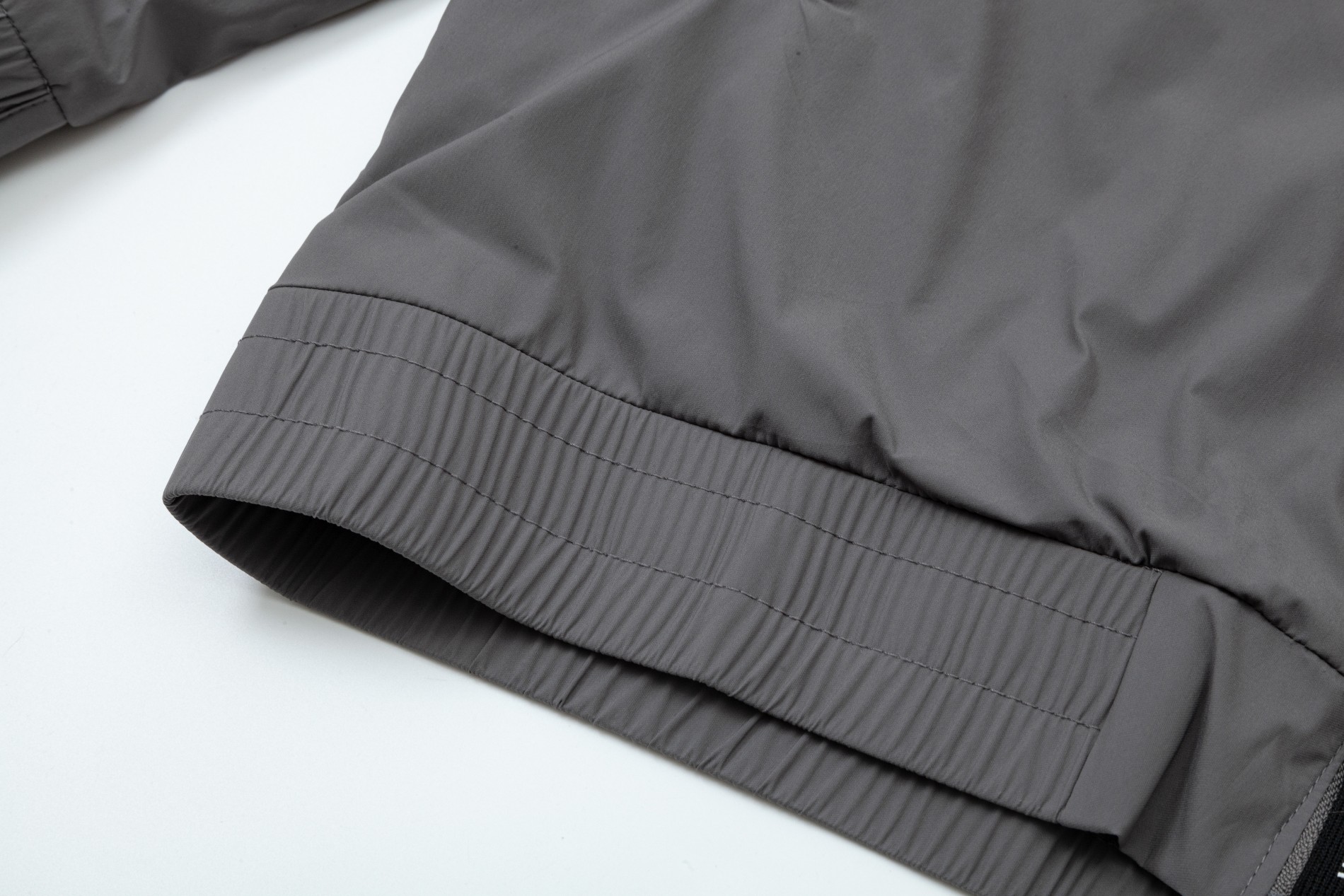 【MONCLER  公式旗艦店】モンクレール  ジャケット着 好評に付き再入荷 240826