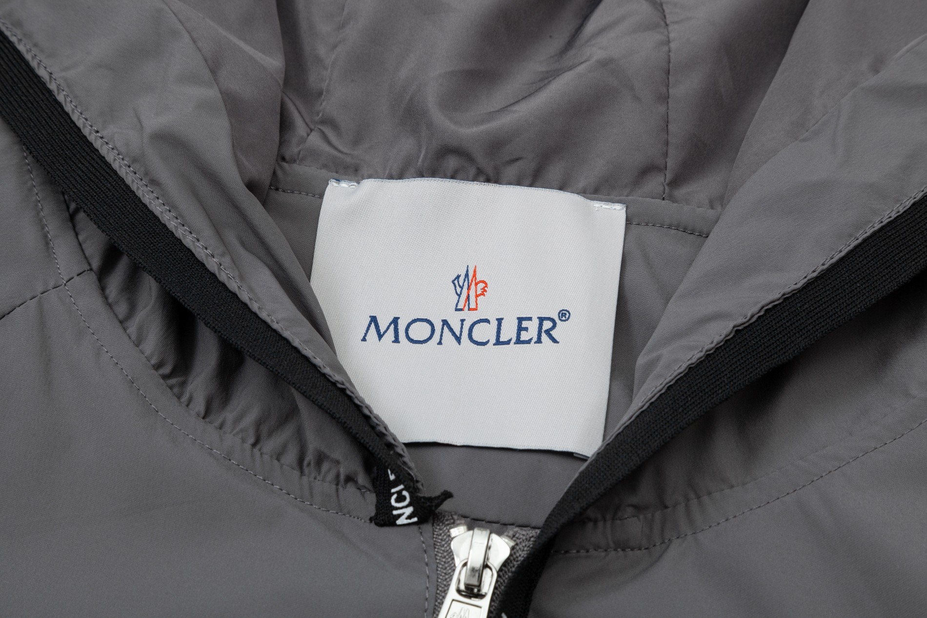 【MONCLER  公式旗艦店】モンクレール  ジャケット着 好評に付き再入荷 240826