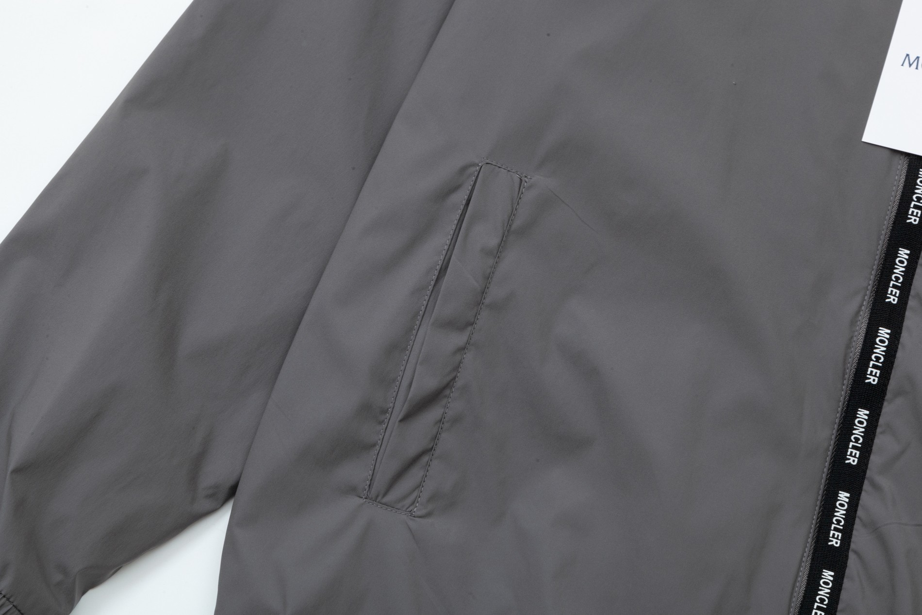 【MONCLER  公式旗艦店】モンクレール  ジャケット着 好評に付き再入荷 240826