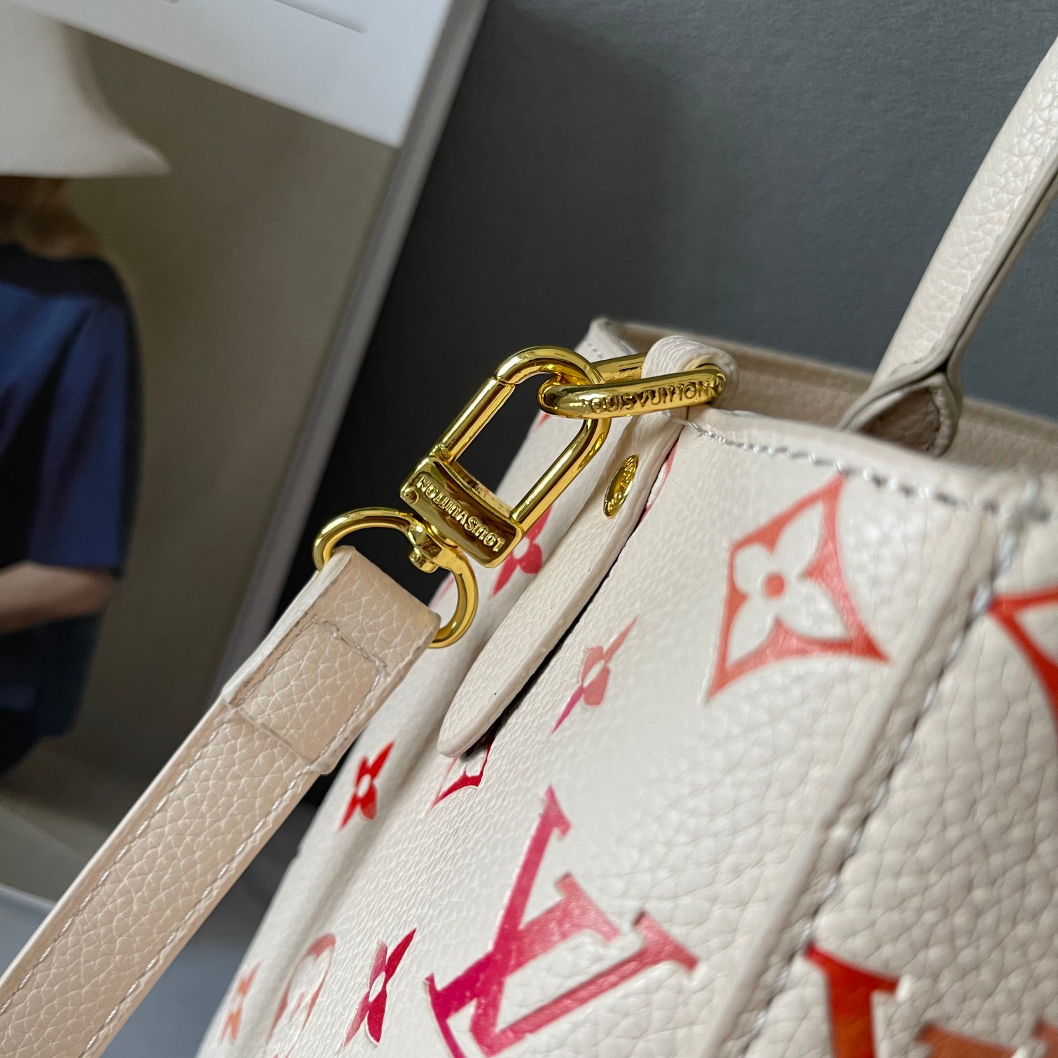 【LOUIS VUITTON 公式旗艦店】ルイヴィトン  ハンドバッグ  当日出荷 好評に付き再入荷！29*20*13CM   270911