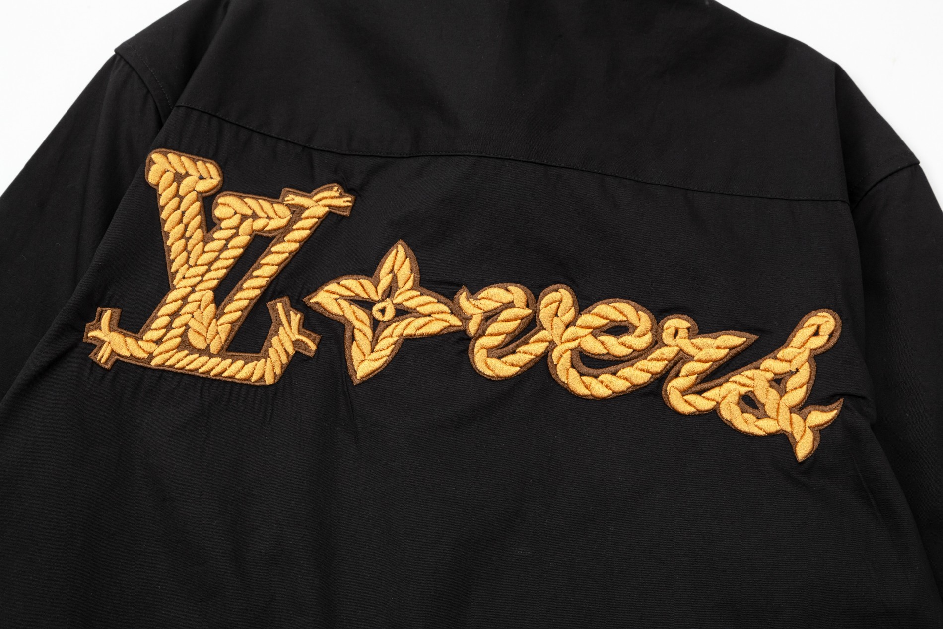 【LOUIS VUITTON 公式旗艦店】ルイヴィトン  シャツ  ご好評に付き再入荷 240715