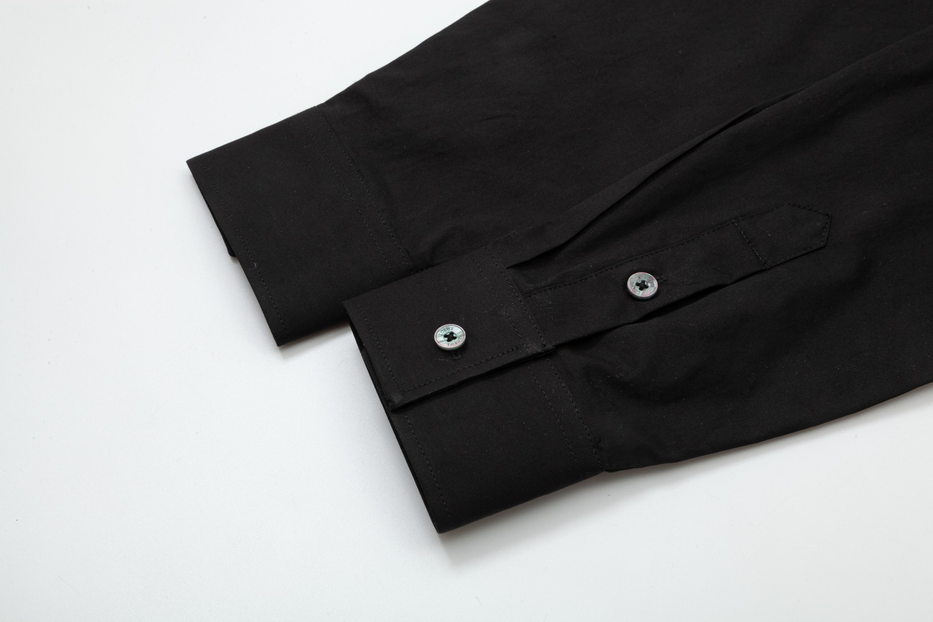 【LOEWE 公式旗艦店】ロエベ  シャツ  ご好評に付き再入荷 240816