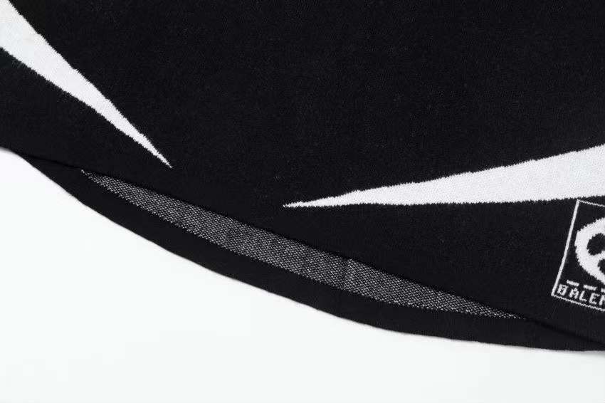 【BALENCIAGA  公式旗艦店】バレンシアガ   セーター好評に付き再入荷！ 241101