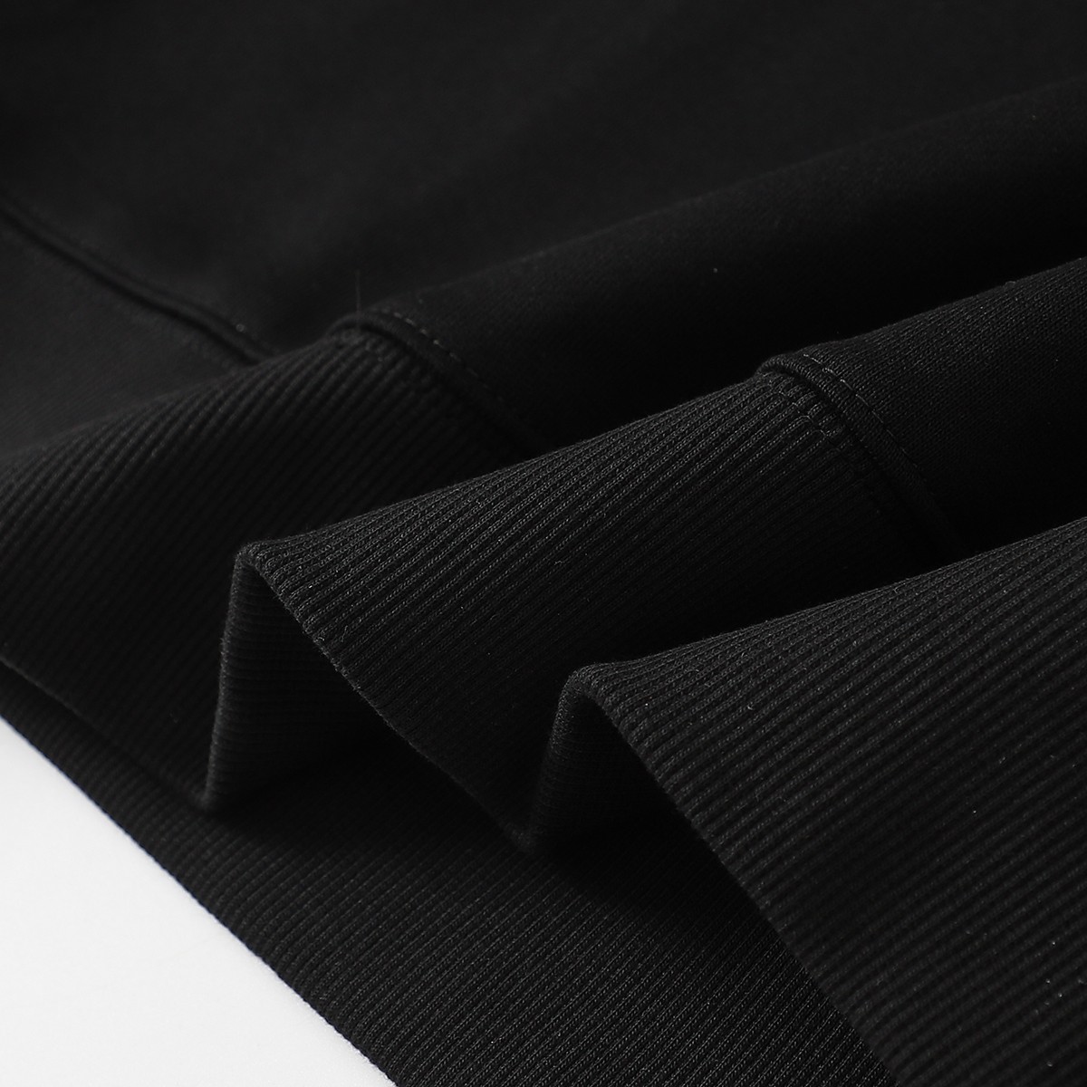 【BURBERRY   公式旗艦店】バーバリー   丸首の衛衣 スウェットご好評に付き再入荷 241025