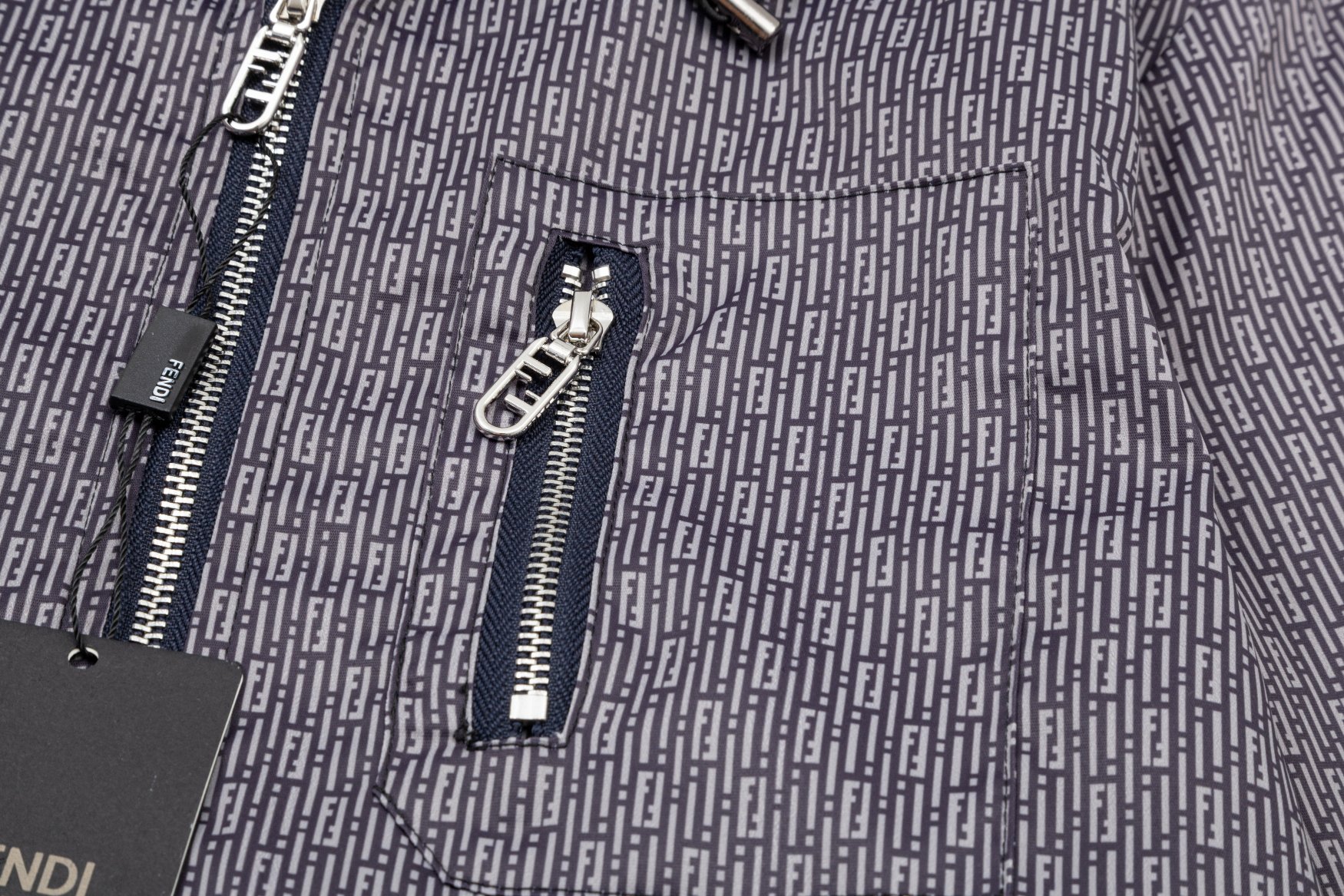 【FENDI  公式旗艦店】フェンディ  ジャケット着 好評に付き再入荷 240826