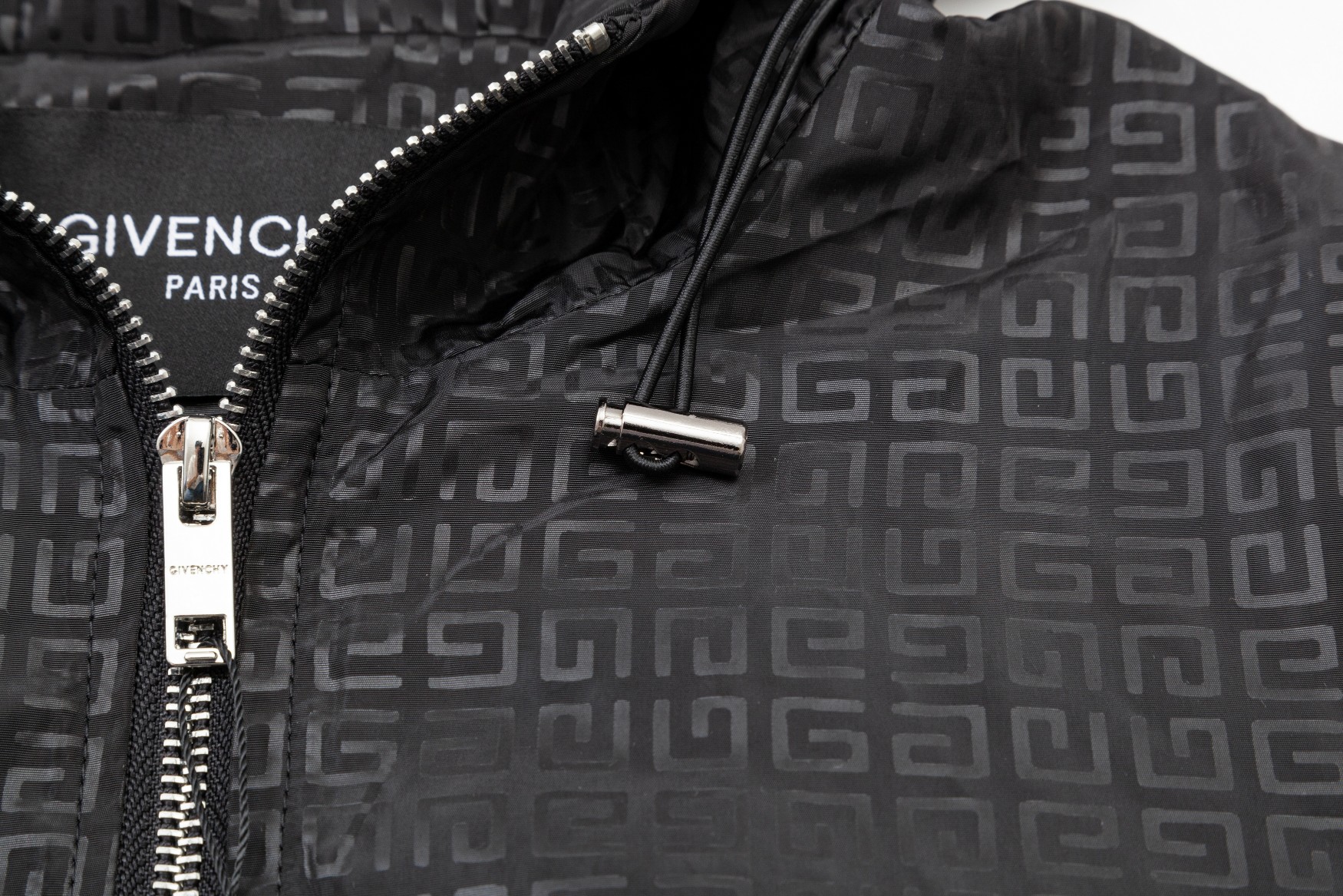 【GUCCI 公式旗艦店】グッチ  ジャケット着 好評に付き再入荷 240828