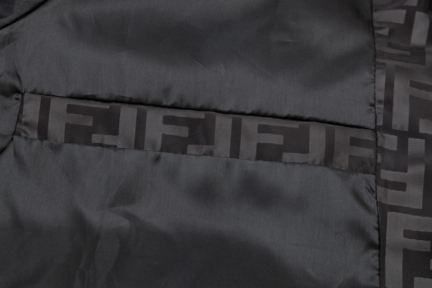 【LOUIS VUITTON  公式旗艦店】ルイヴィトン  ジャケット着 好評に付き再入荷 240826