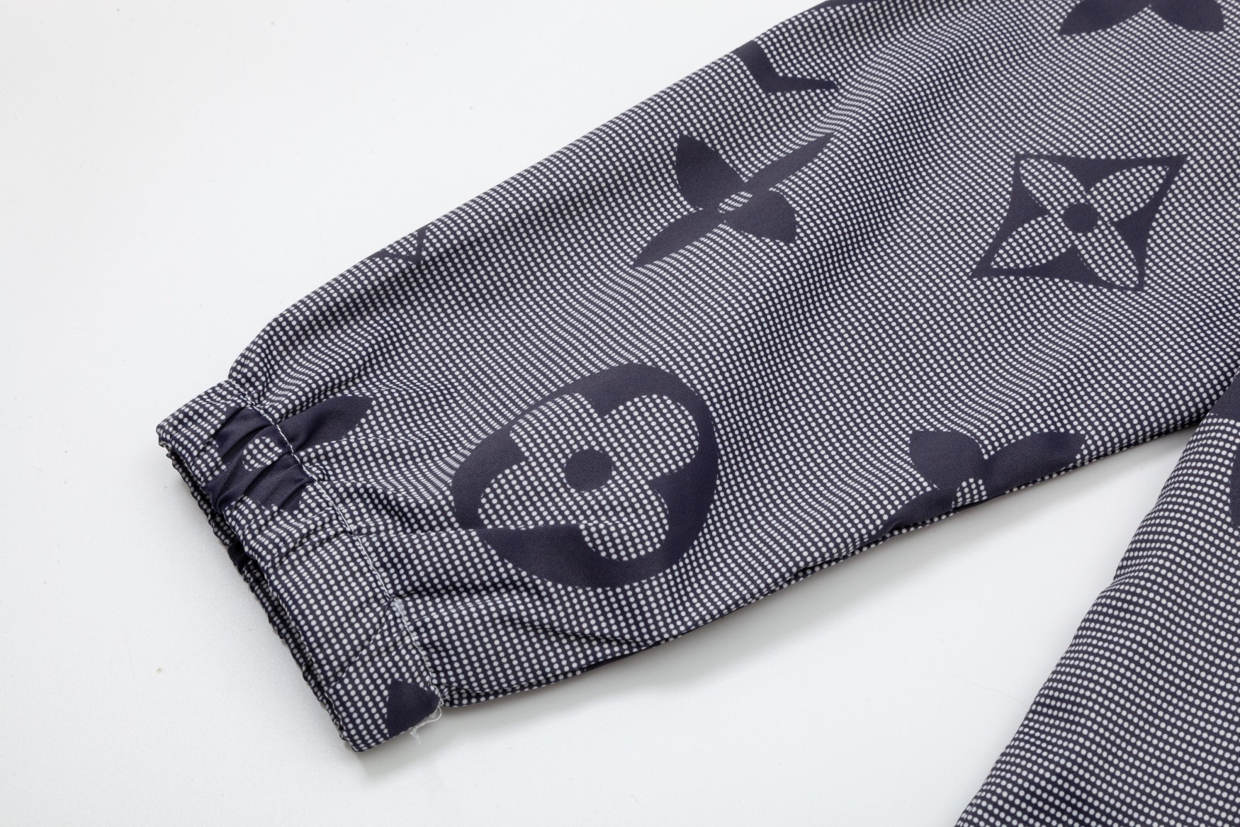 【LOUIS VUITTON  公式旗艦店】ルイヴィトン  ジャケット着 好評に付き再入荷！