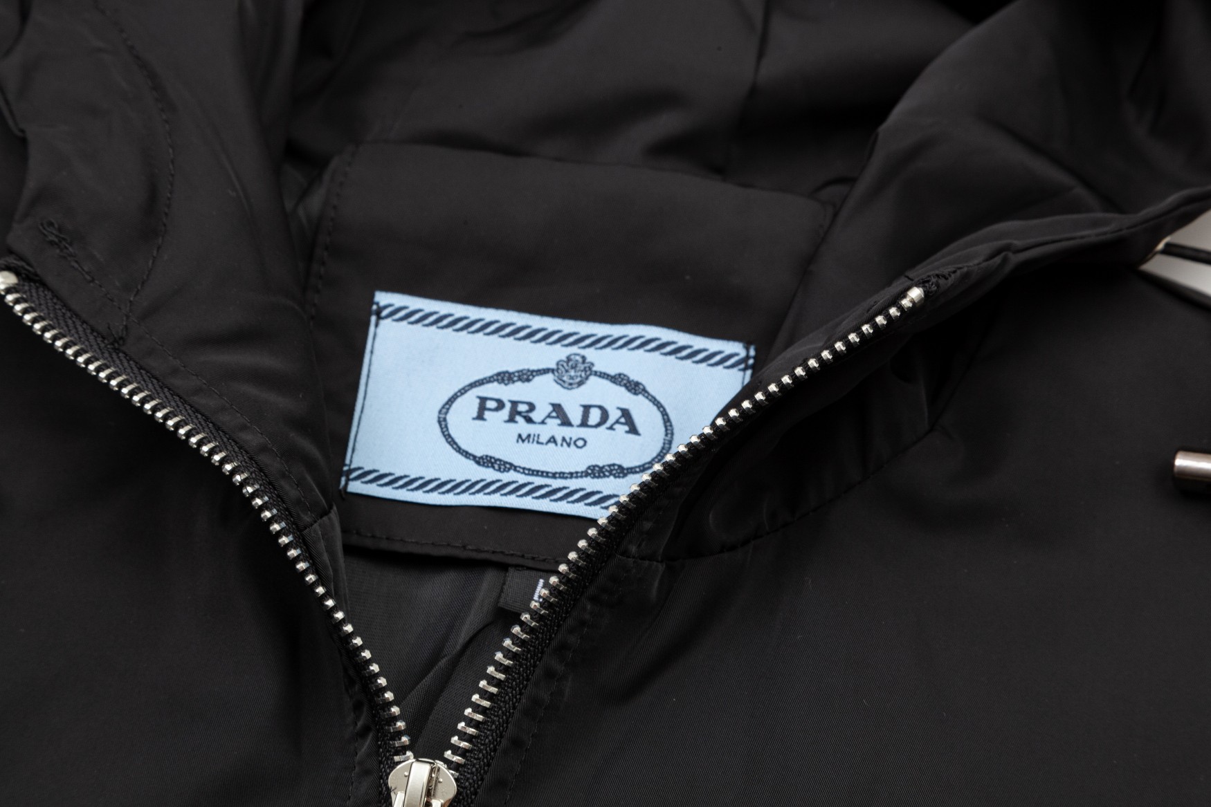 【PRADA  公式旗艦店】プラダ  ジャケット着 好評に付き再入荷 240826