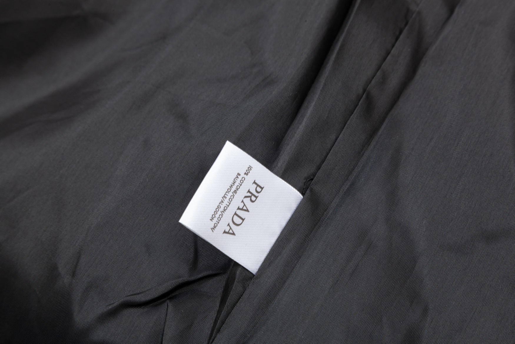 【PRADA  公式旗艦店】プラダ  ジャケット着 好評に付き再入荷 240826