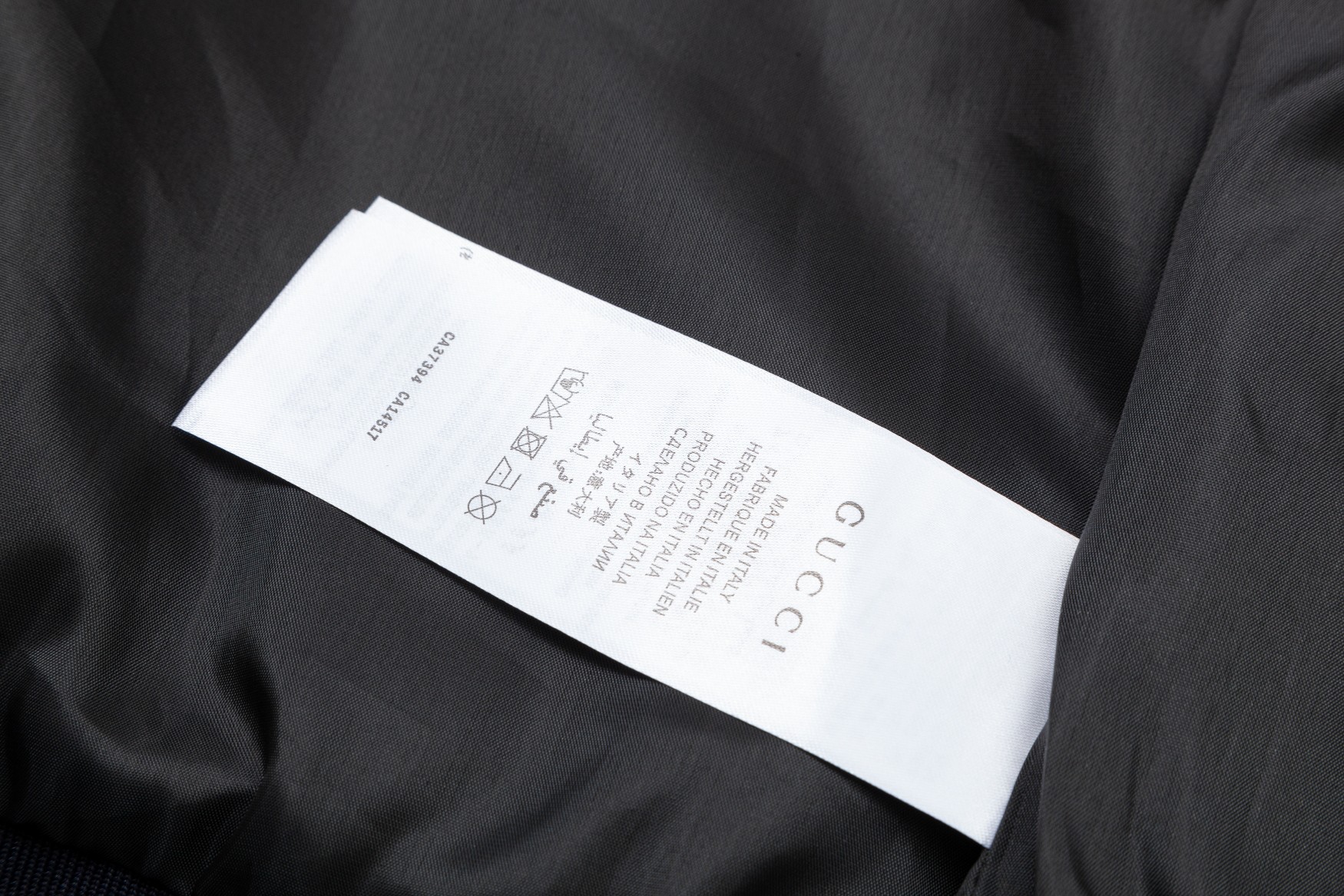 【GUCCI 公式旗艦店】グッチ  ジャケット着 好評に付き再入荷 240828