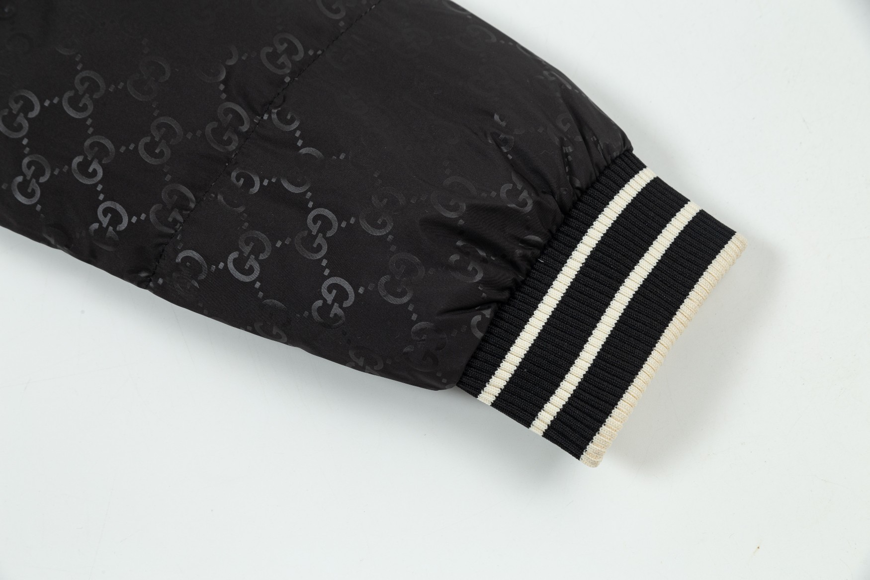 【GUCCI  公式旗艦店】グッチ   ダウンジャケット ご好評に付き再入荷！240927