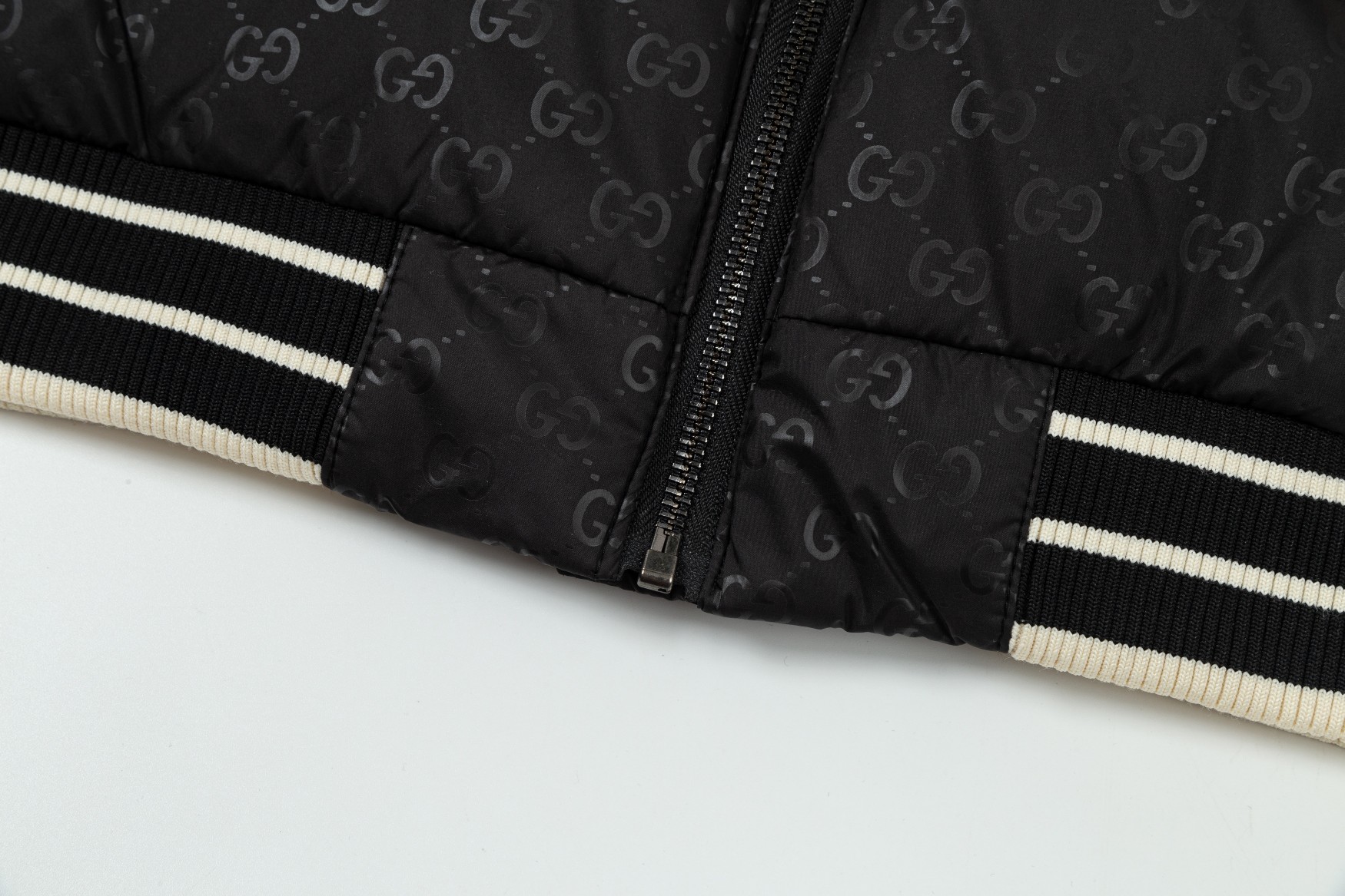 【GUCCI  公式旗艦店】グッチ   ダウンジャケット ご好評に付き再入荷！240927