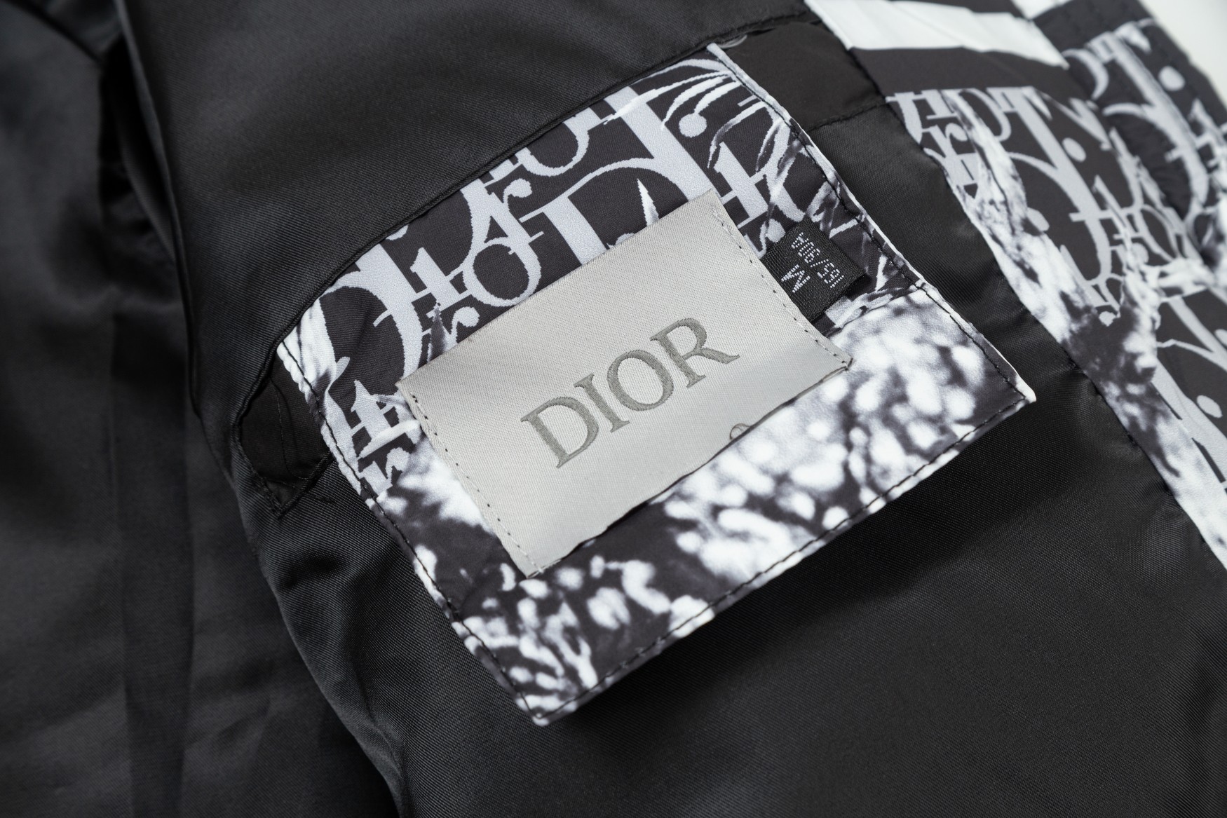 【DIOR 公式旗艦店】ディオール  ダウンジャケット ご好評に付き再入荷！240927