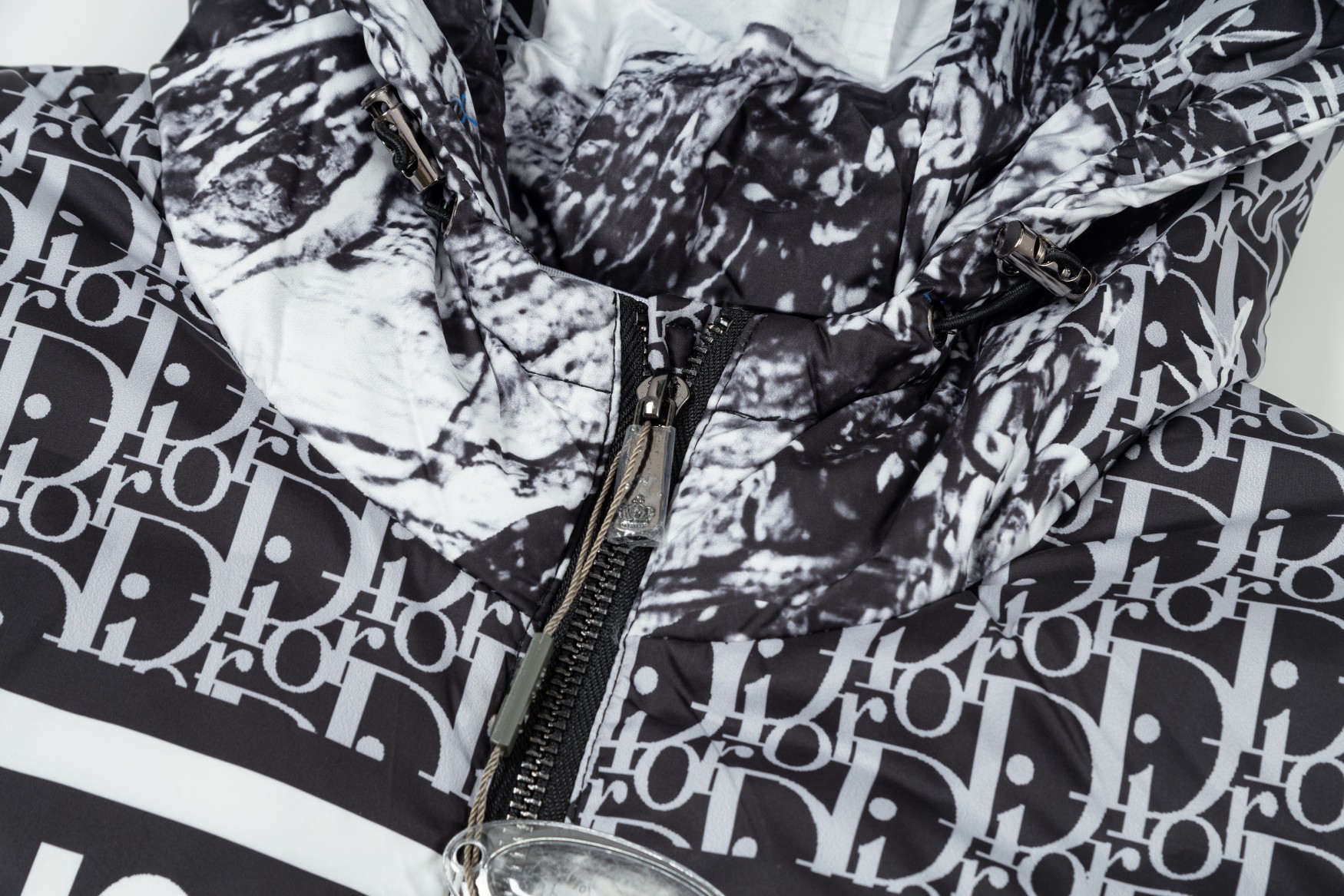 【DIOR 公式旗艦店】ディオール  ダウンジャケット ご好評に付き再入荷！240927