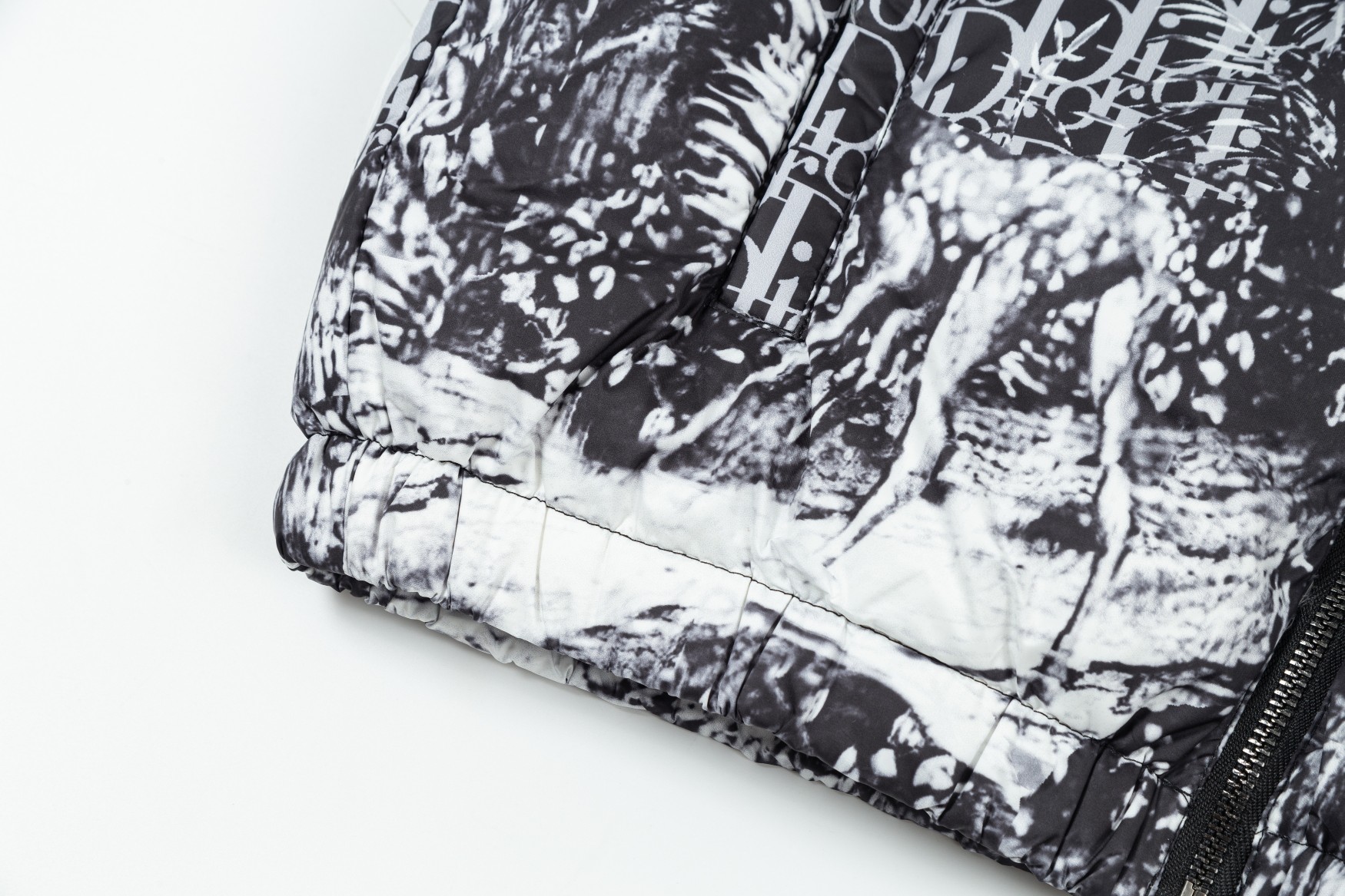 【DIOR 公式旗艦店】ディオール  ダウンジャケット ご好評に付き再入荷！240927