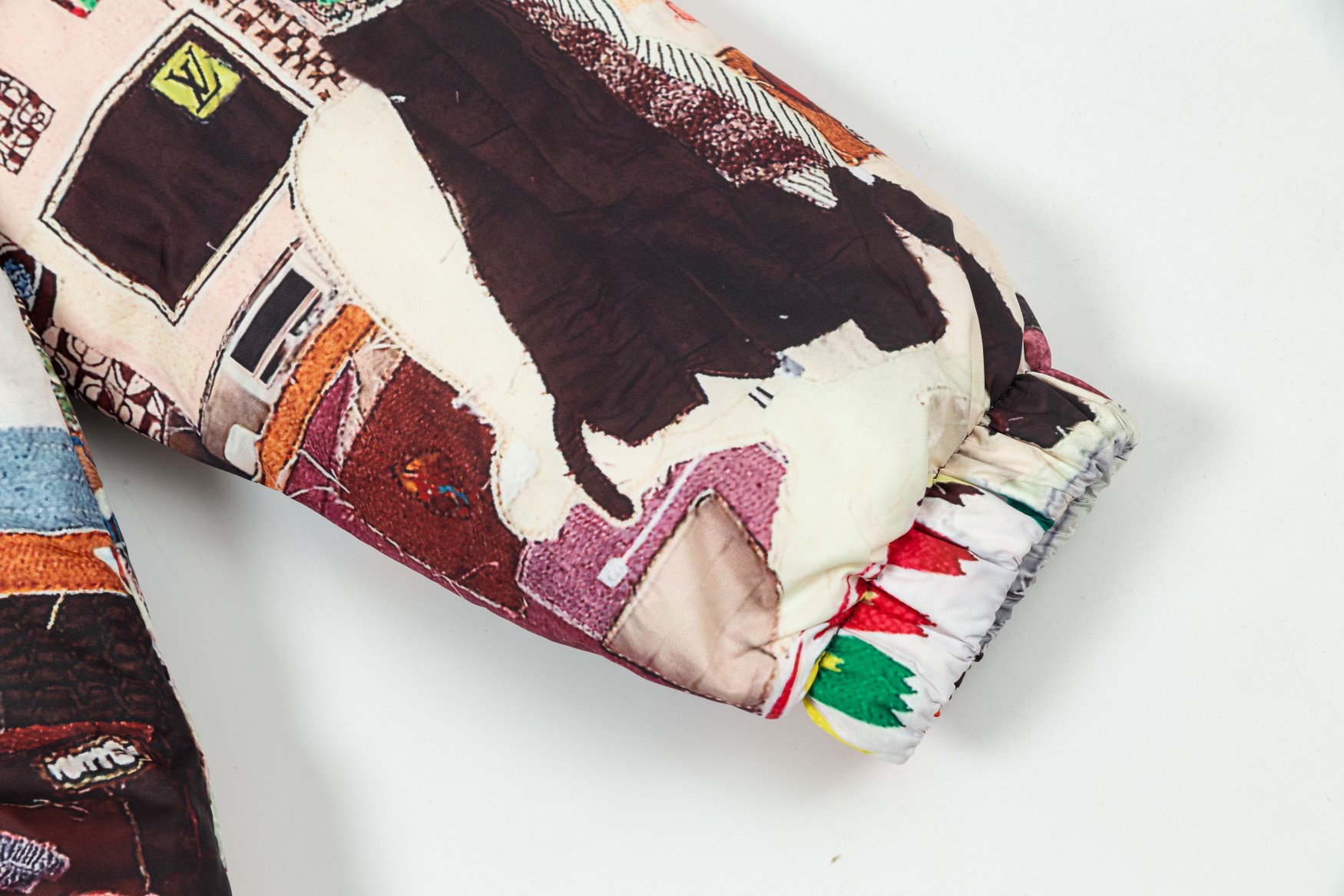 【LOUIS VUITTON 公式旗艦店】ルイヴィトン ダウンジャケット ご好評に付き再入荷！240927