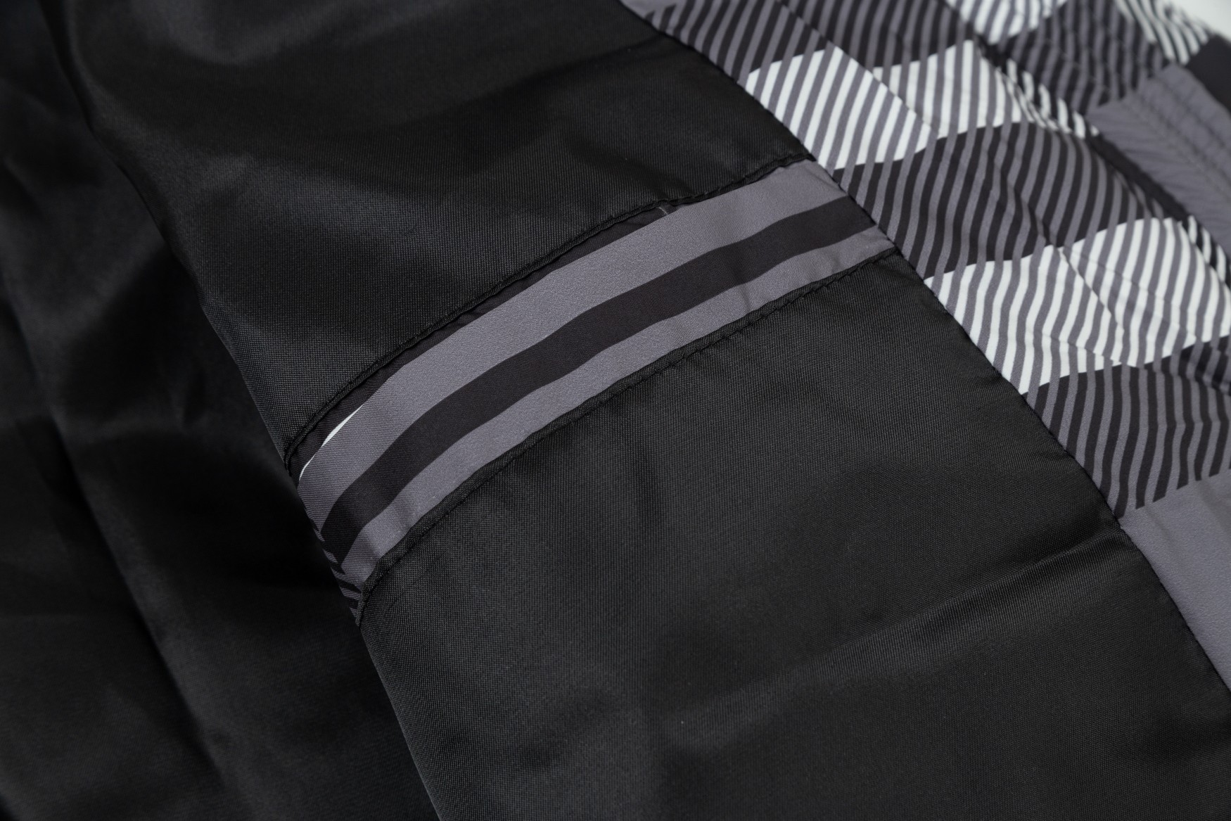 【BURBERRY  公式旗艦店】バーバリー   ダウンジャケット ご好評に付き再入荷！240927