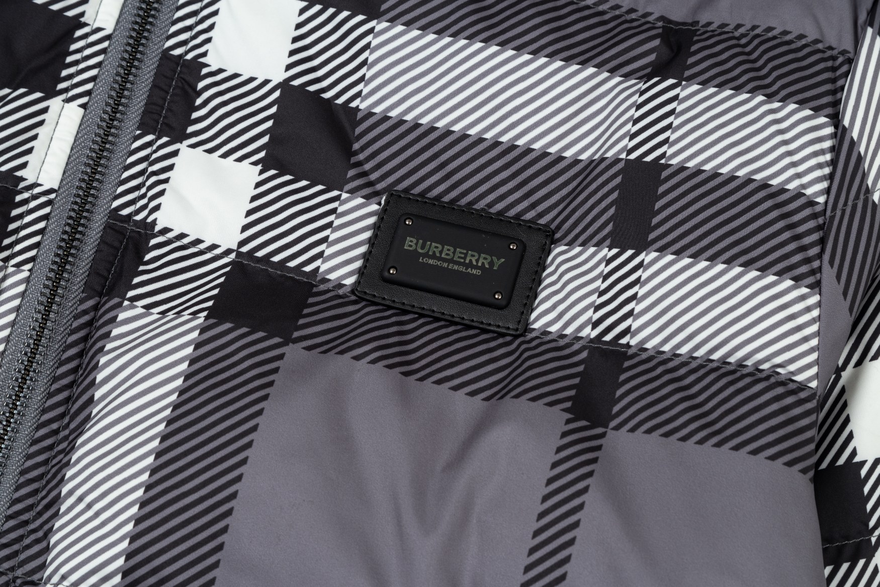 【BURBERRY  公式旗艦店】バーバリー   ダウンジャケット ご好評に付き再入荷！240927