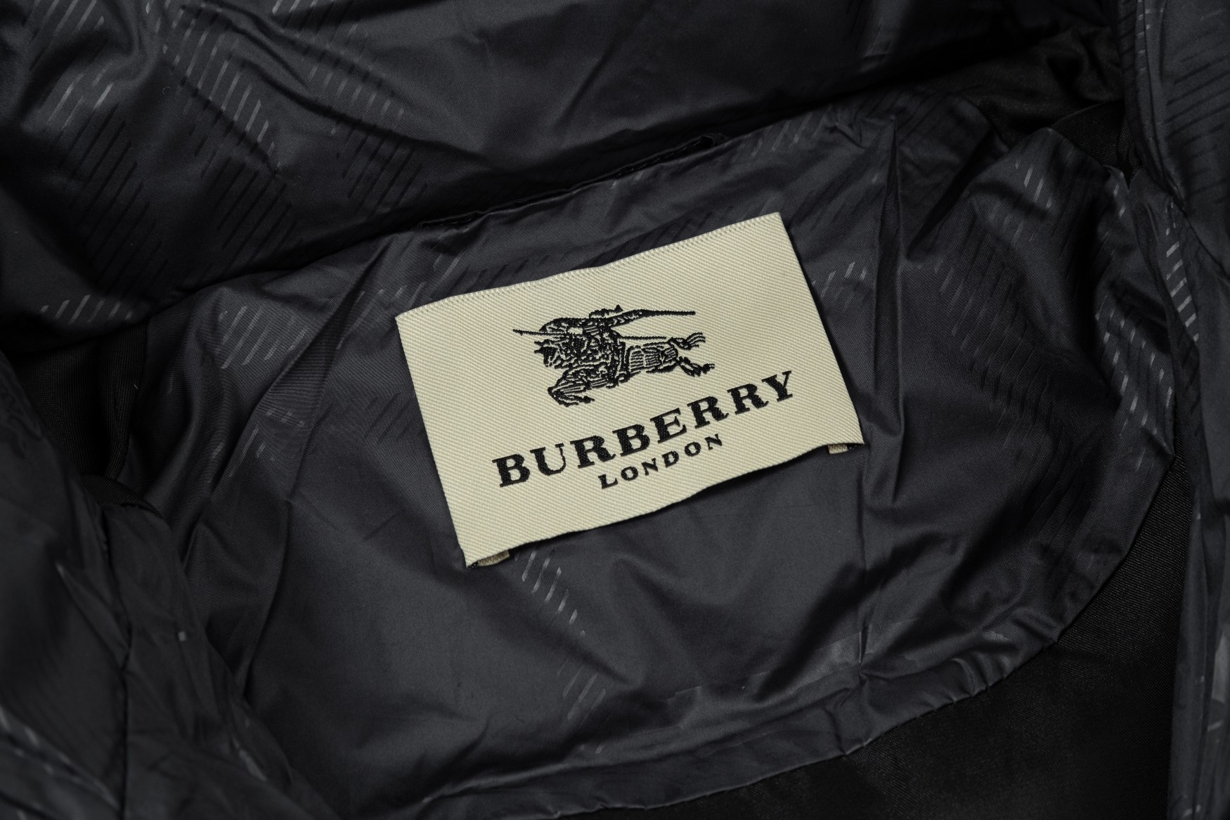 【BURBERRY  公式旗艦店】バーバリー   ダウンジャケット ご好評に付き再入荷！240927