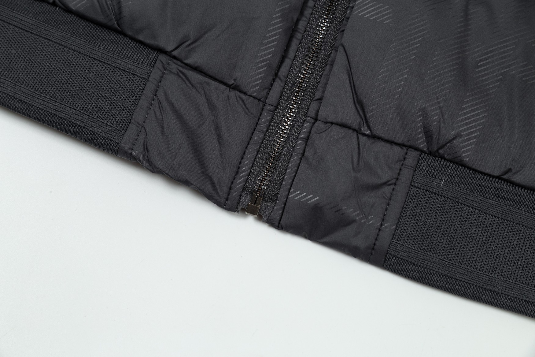 【BURBERRY  公式旗艦店】バーバリー   ダウンジャケット ご好評に付き再入荷！240927