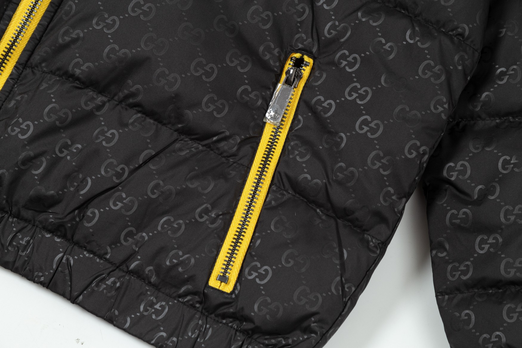 【GUCCI  公式旗艦店】グッチ   ダウンジャケット ご好評に付き再入荷！240927