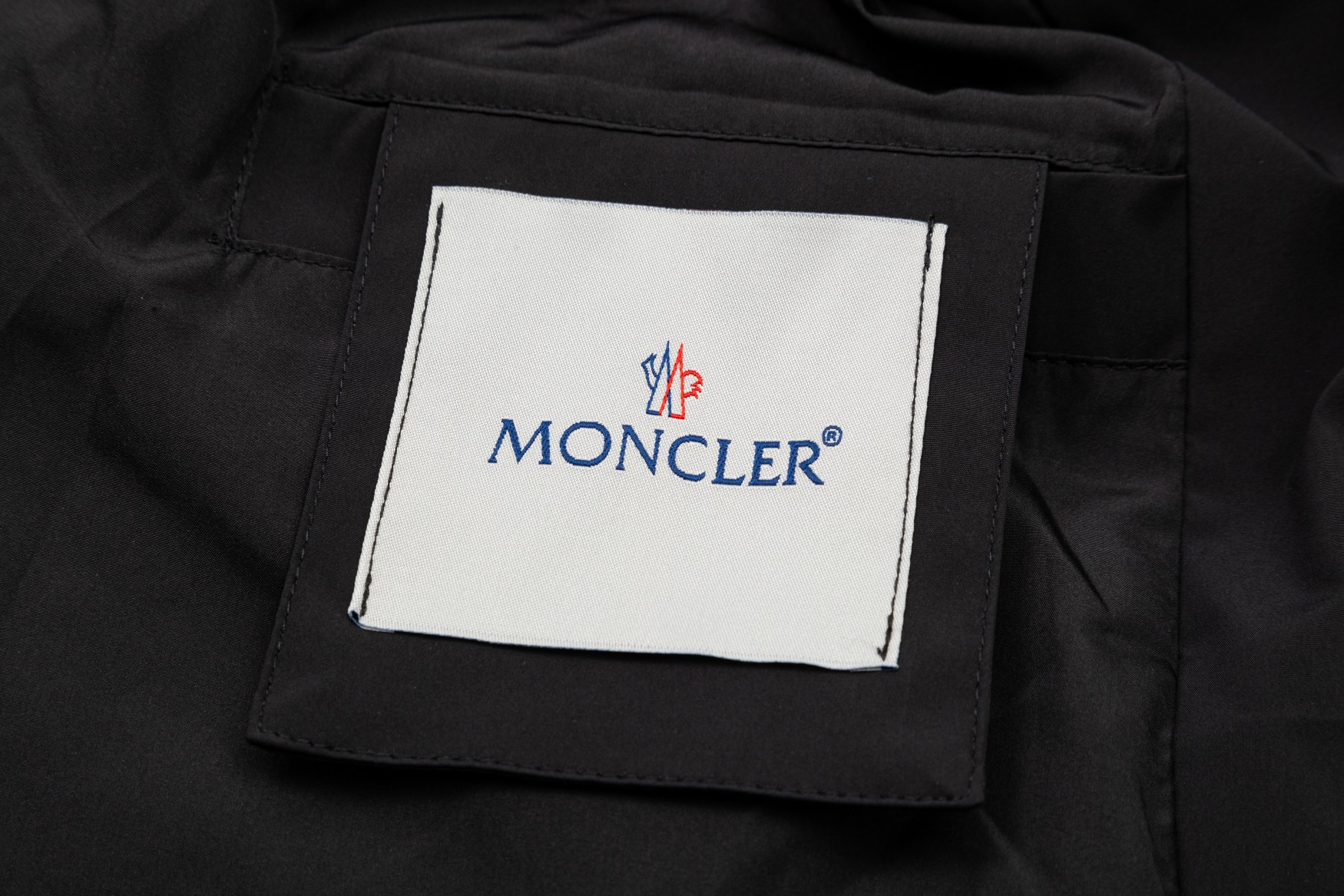 【Moncler日本公式許可旗艦店】（モンクレール）ジャケット着 ご好評に付き再入荷！！【男女兼用】 240920