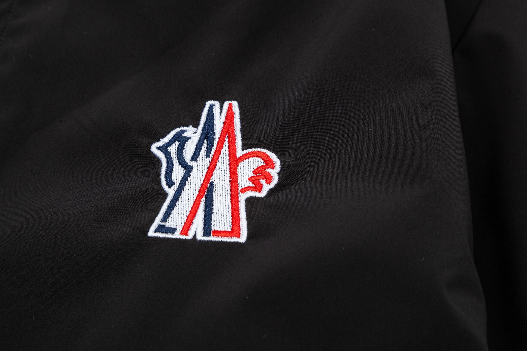 【Moncler日本公式許可旗艦店】（モンクレール）ジャケット着 ご好評に付き再入荷！！【男女兼用】 240920