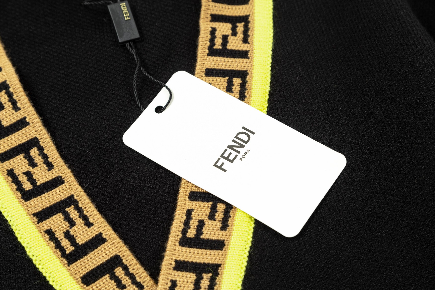 【FENDI 公式旗艦店】フェンディ   セーター好評に付き再入荷！ 240929