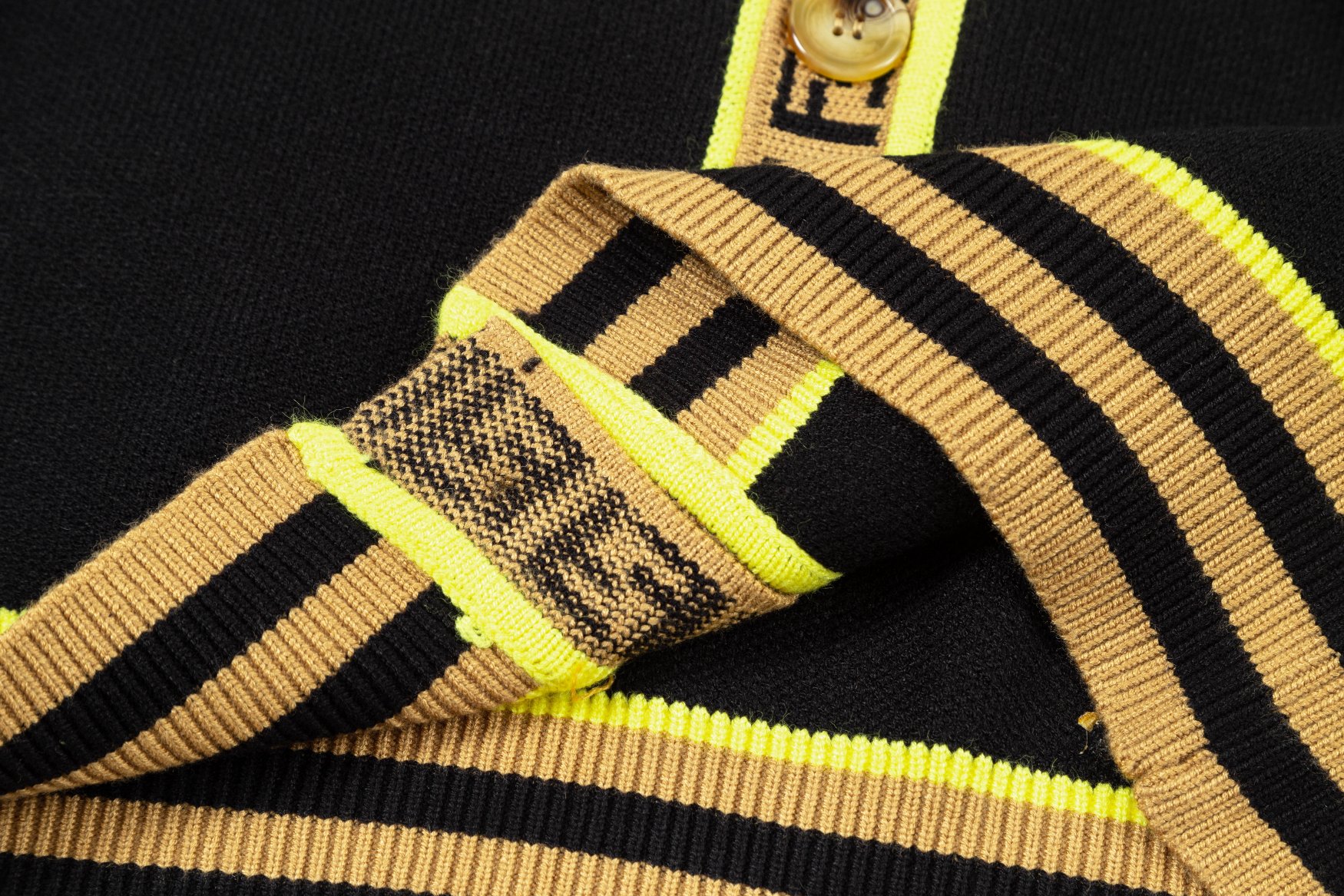 【FENDI 公式旗艦店】フェンディ   セーター好評に付き再入荷！ 240929